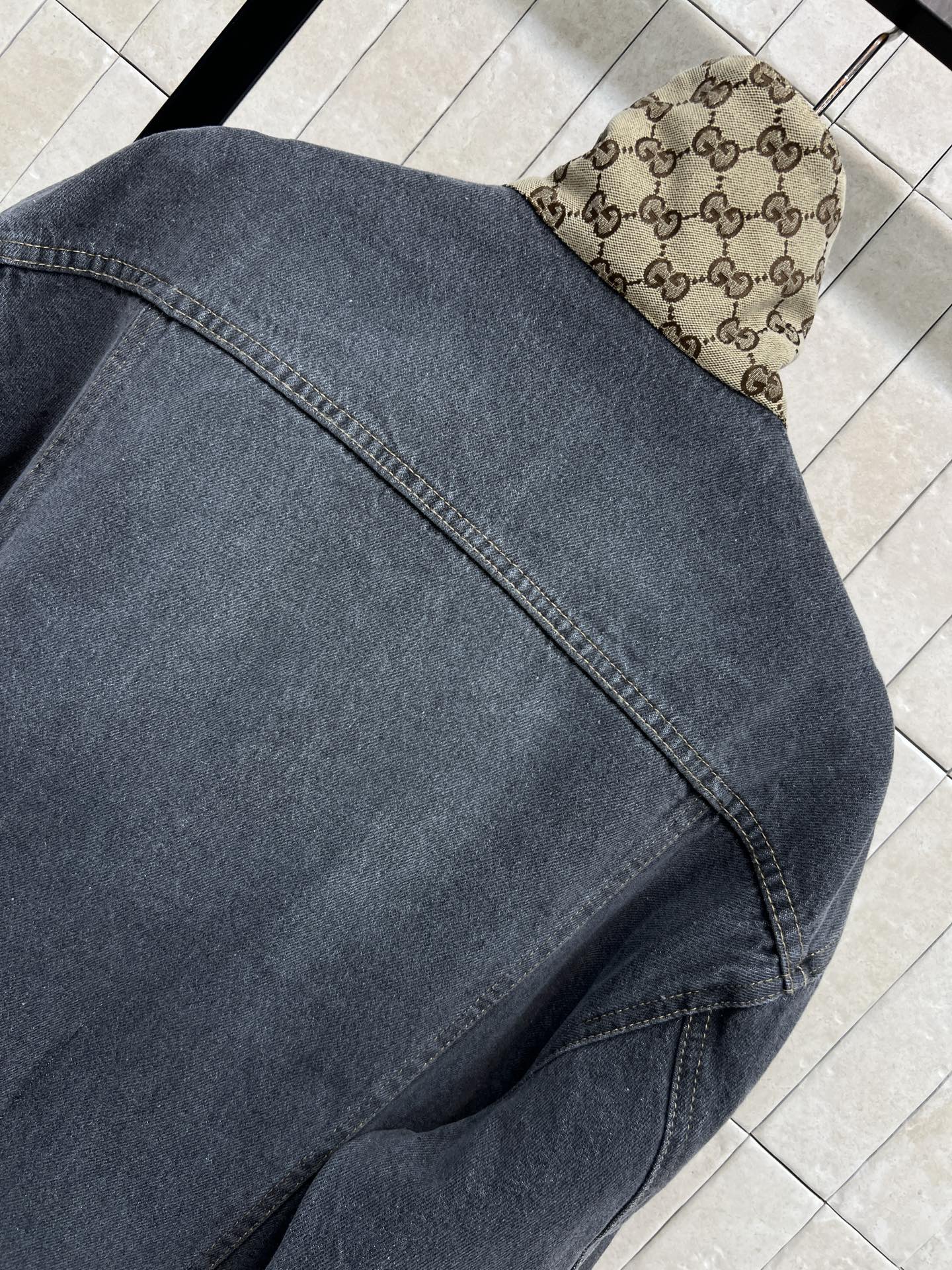 G家 26早春新款 双G印花拼接牛仔夹克外套 领口.袖口拼接经典双G提花设计 翻领宽松剪裁 上身帅气百搭