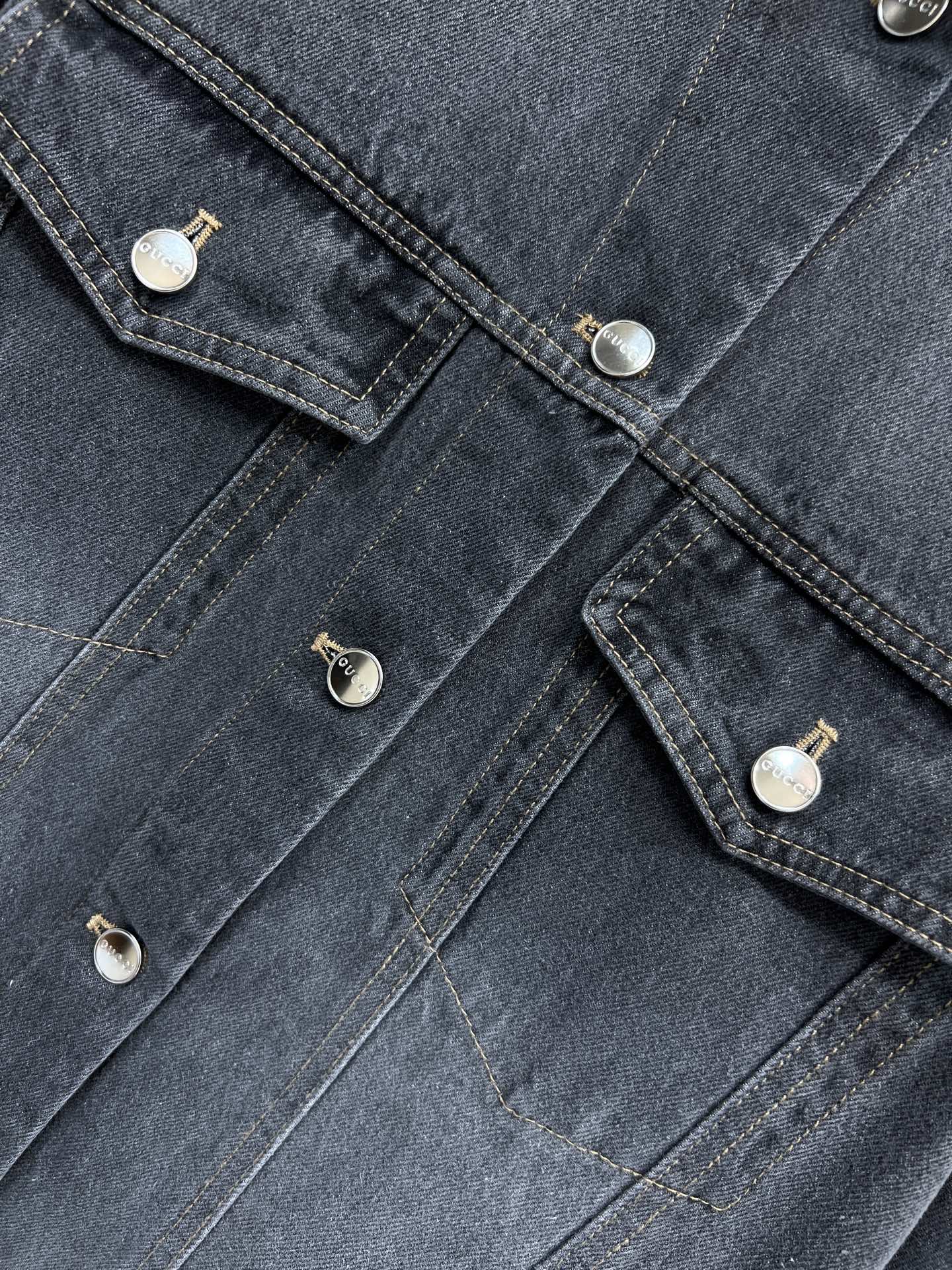 G家 26早春新款 双G印花拼接牛仔夹克外套 领口.袖口拼接经典双G提花设计 翻领宽松剪裁 上身帅气百搭