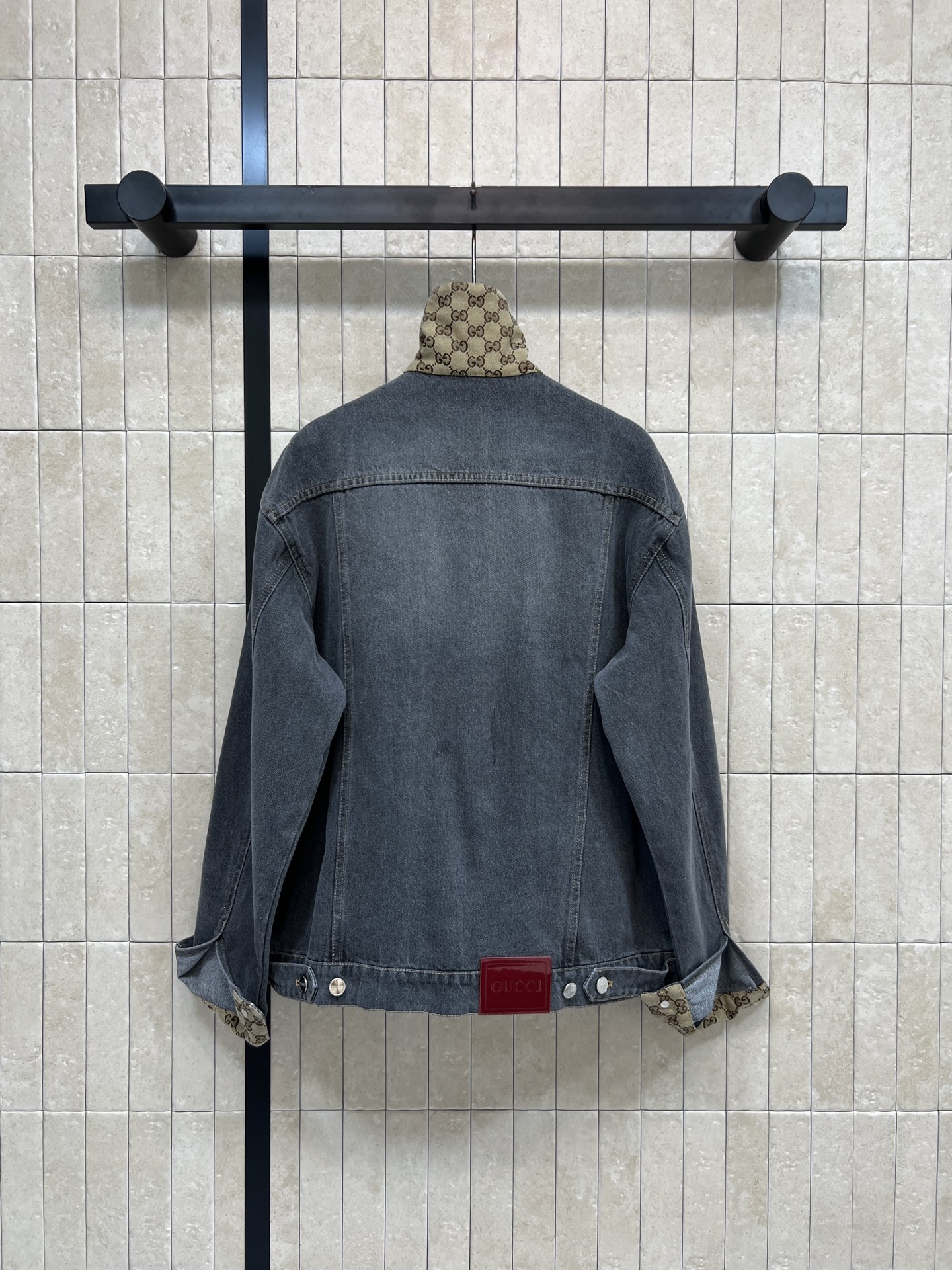 G家 26早春新款 双G印花拼接牛仔夹克外套 领口.袖口拼接经典双G提花设计 翻领宽松剪裁 上身帅气百搭