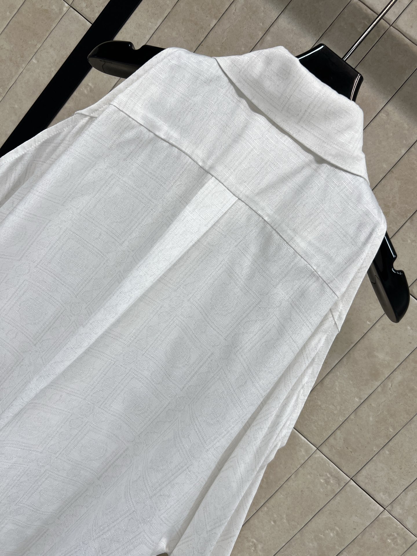 小香家 26早春新款 翻领露肩长袖白色衬衫 春秋季节穿着超合适！微宽松版型+金属纽扣 细节满分子 翻领露