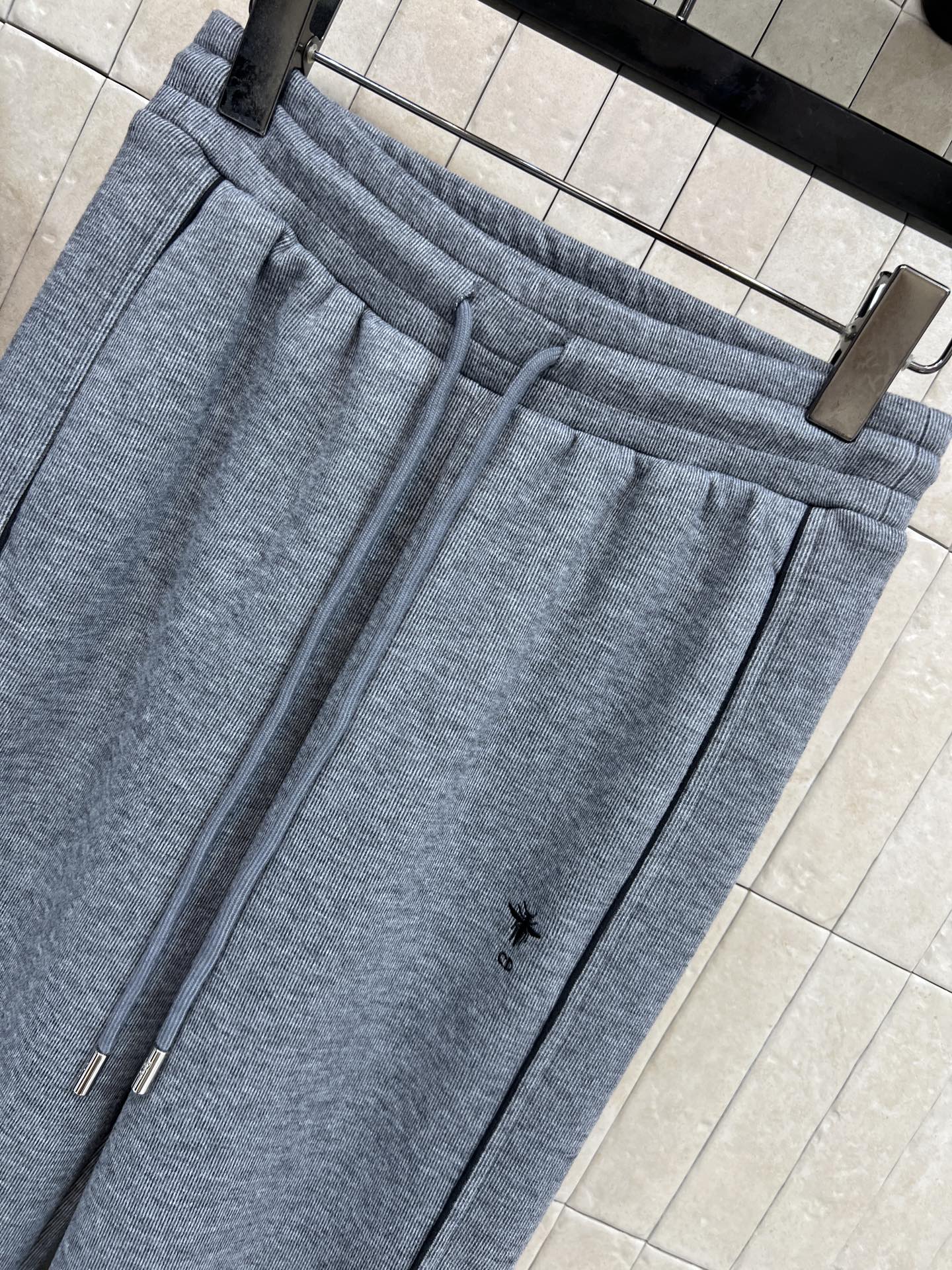 D家 25秋冬新款 字母织带运动休闲套装 一套休闲又时尚的运动套装 连帽拉链夹克+高腰双侧织带直筒裤 一