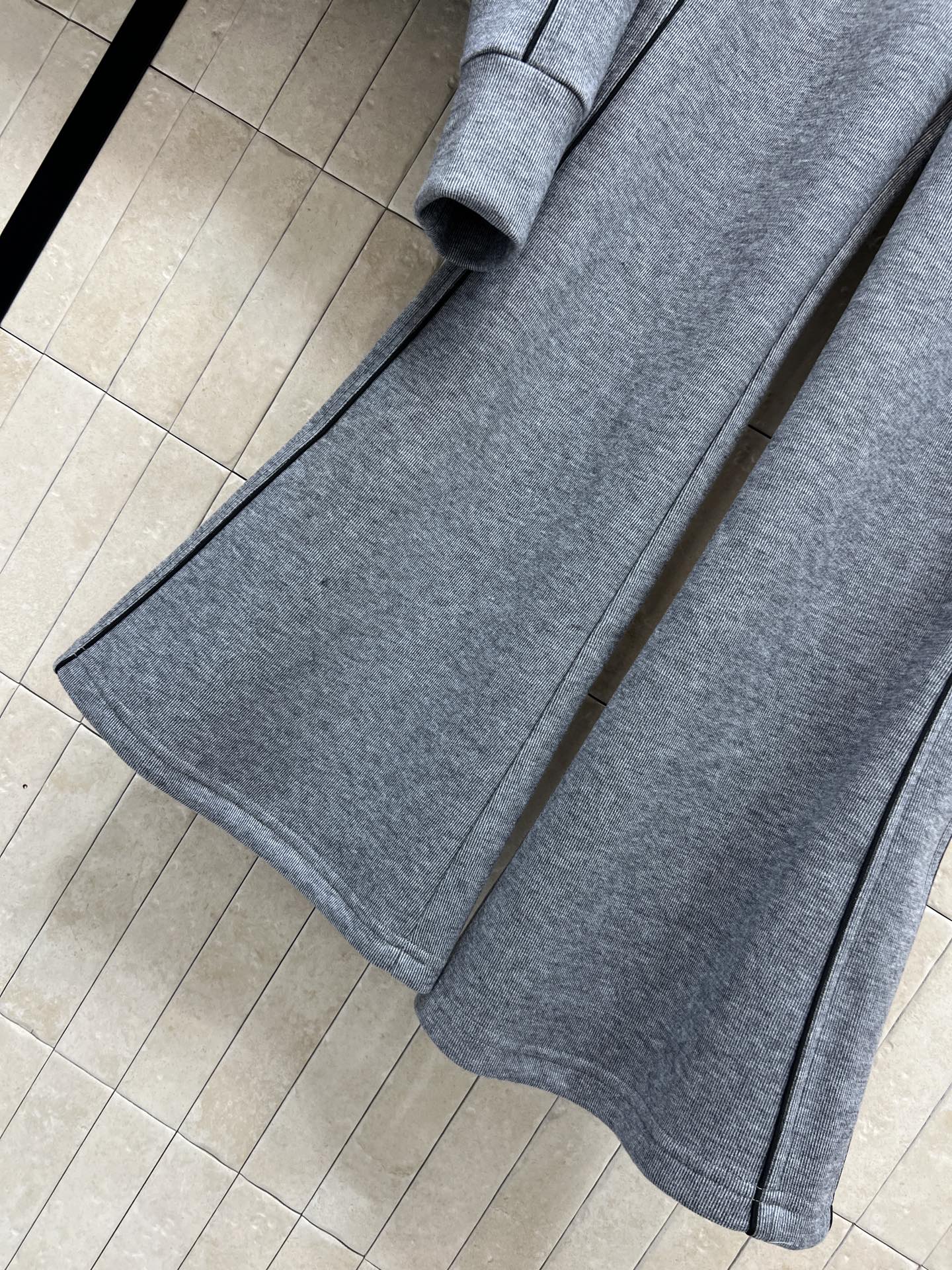 D家 25秋冬新款 字母织带运动休闲套装 一套休闲又时尚的运动套装 连帽拉链夹克+高腰双侧织带直筒裤 一