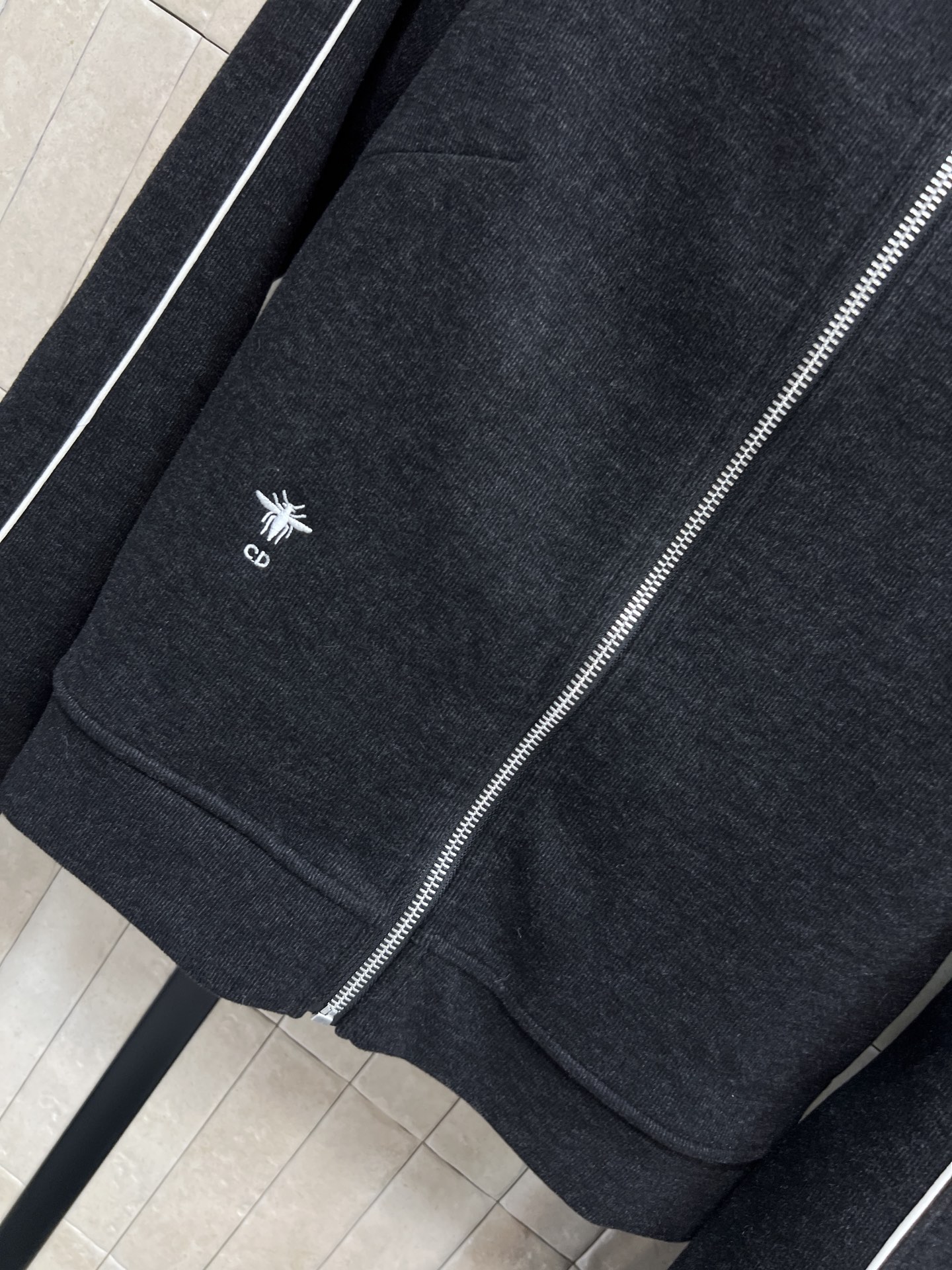 D家 25秋冬新款 字母织带运动休闲套装 一套休闲又时尚的运动套装 连帽拉链夹克+高腰双侧织带直筒裤 一