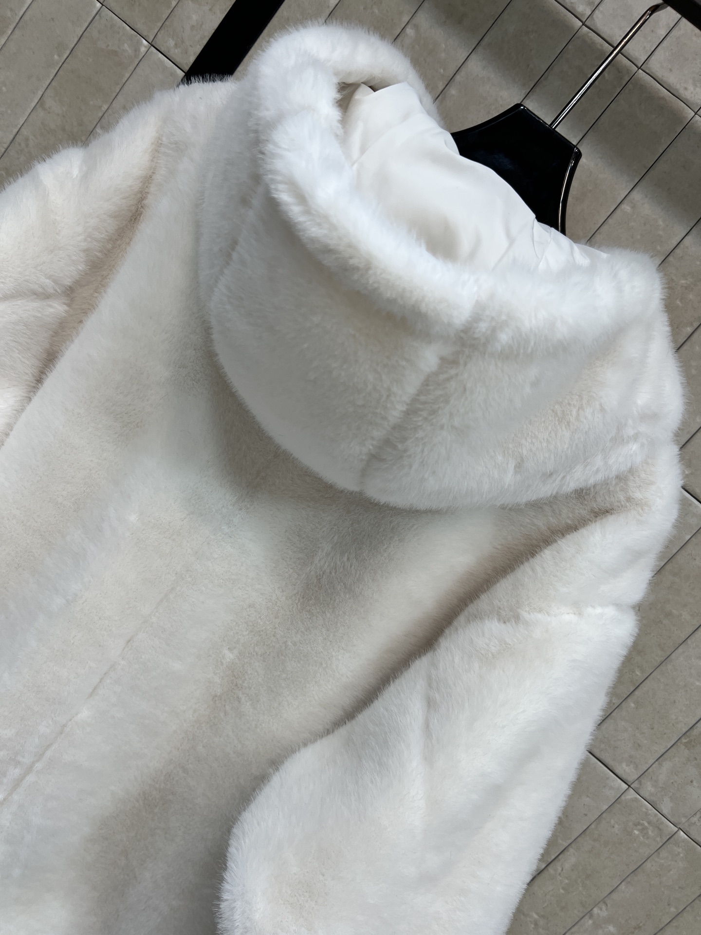 PD家 25秋冬新款 羊羔毛双面穿连帽外套 一衣两穿 一面是毛绒绒的环保毛面料 另一面是炫酷尼龙面料 可