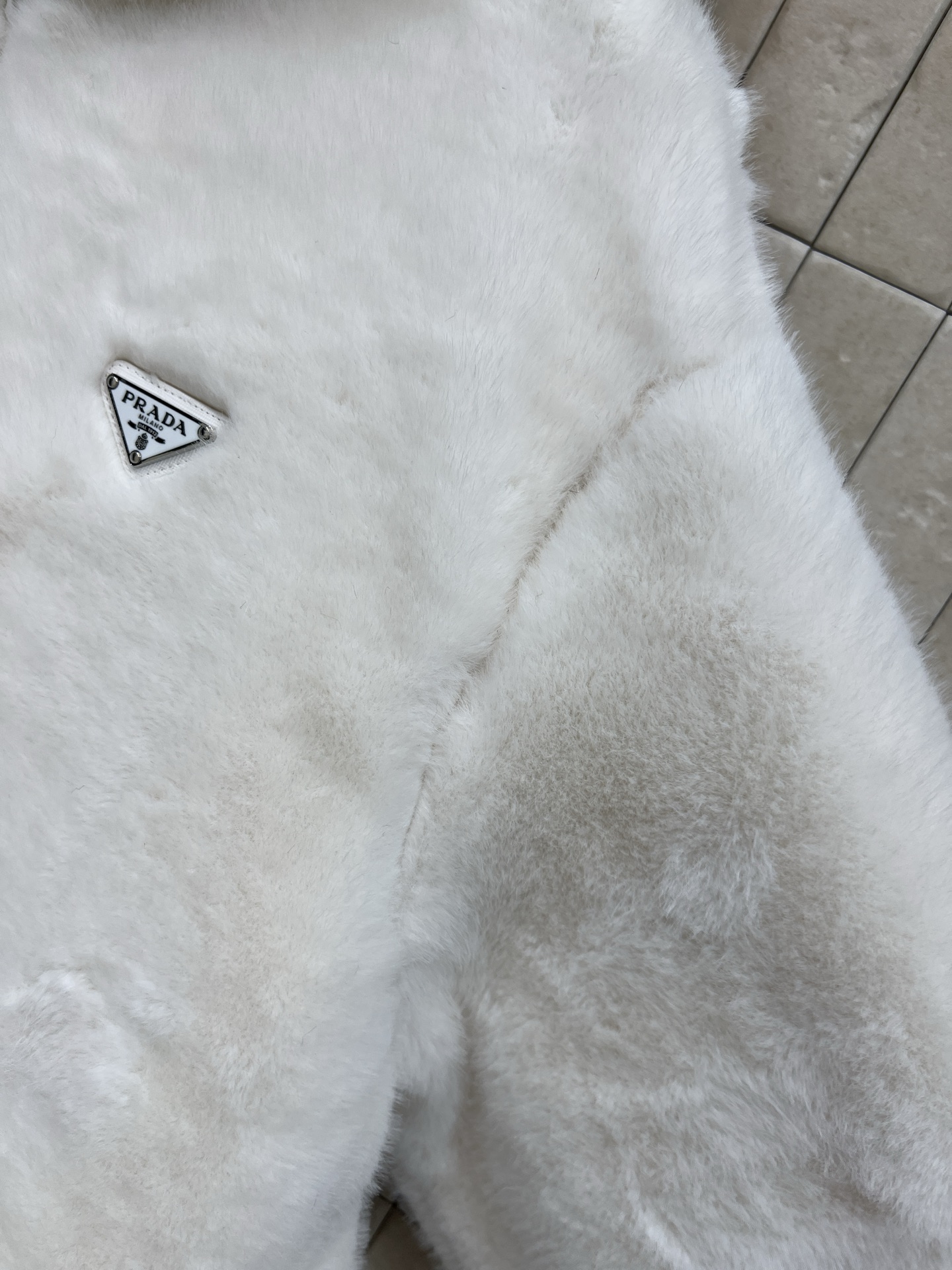 PD家 25秋冬新款 羊羔毛双面穿连帽外套 一衣两穿 一面是毛绒绒的环保毛面料 另一面是炫酷尼龙面料 可