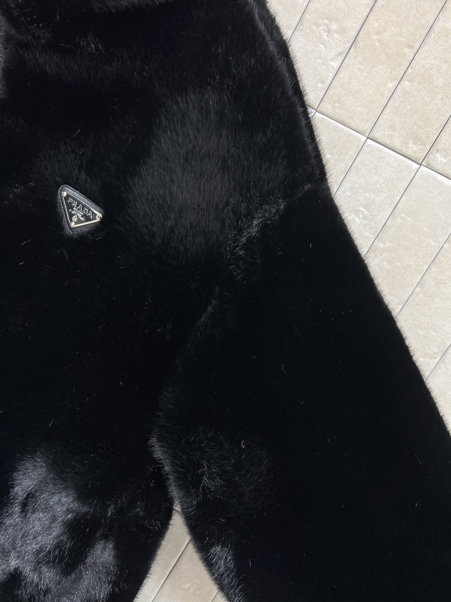 PD家 25秋冬新款 羊羔毛双面穿连帽外套 一衣两穿 一面是毛绒绒的环保毛面料 另一面是炫酷尼龙面料 可