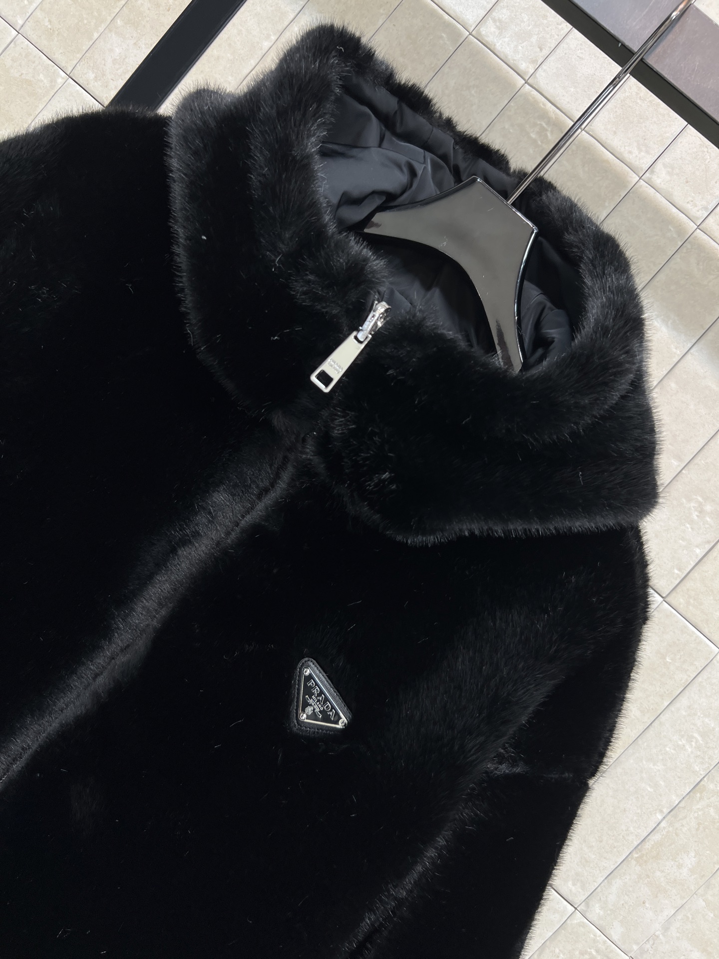 PD家 25秋冬新款 羊羔毛双面穿连帽外套 一衣两穿 一面是毛绒绒的环保毛面料 另一面是炫酷尼龙面料 可