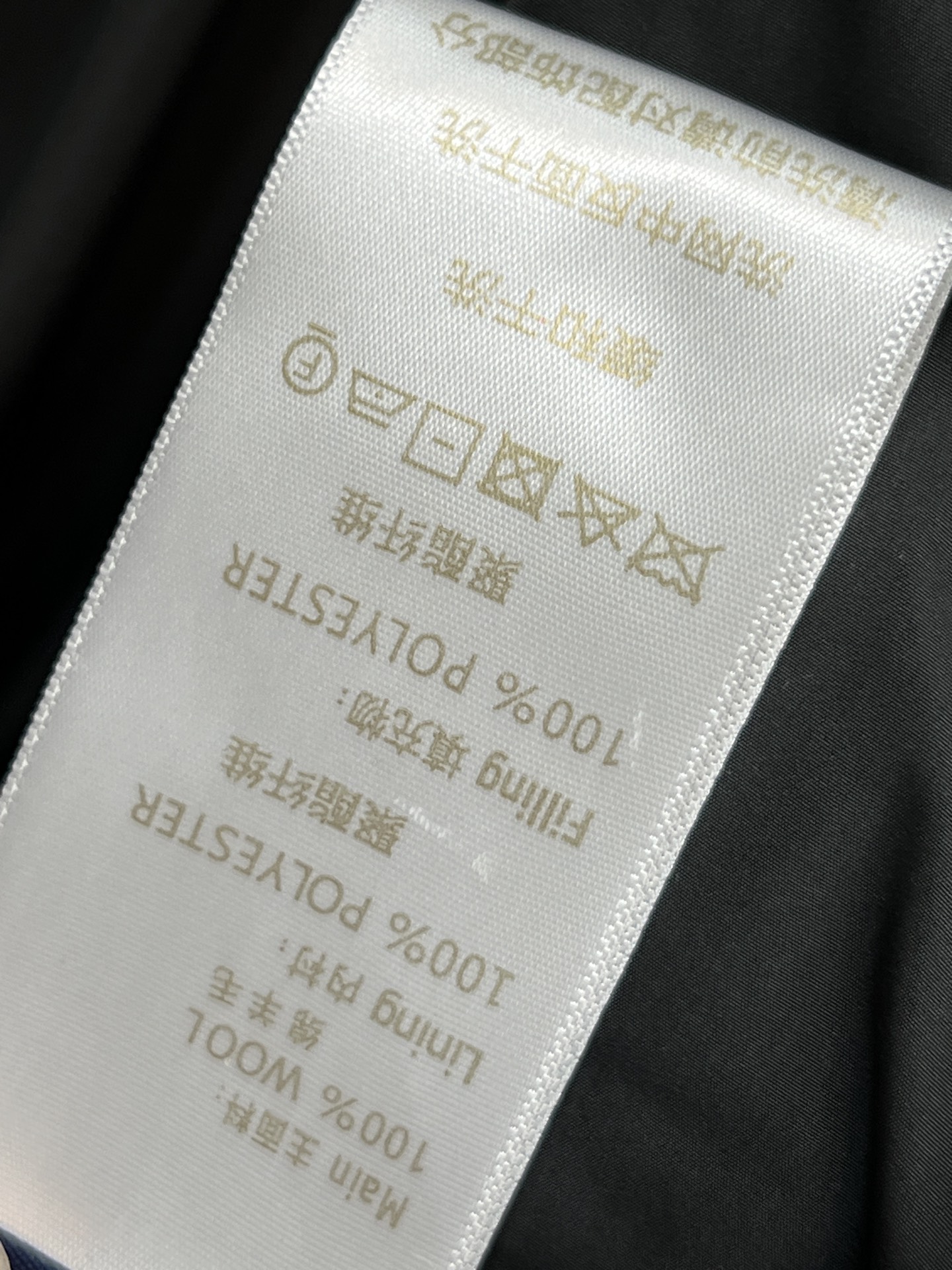 L家 25秋冬新款 老花绗缝羊毛针织夹克采用高品质羊毛 柔软又保暖 秋冬穿超合适！灰色主色调+经典老花提
