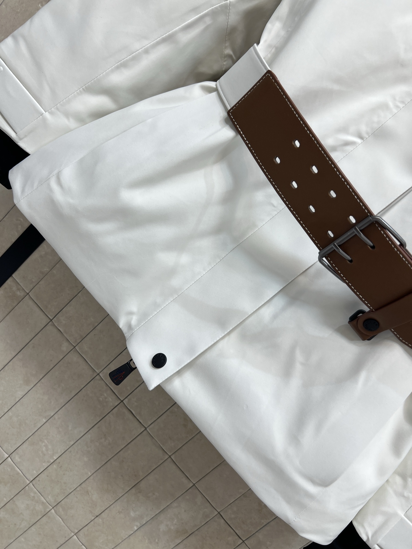 MO家 25秋冬新款 翻领收腰滑雪服外套 标志性大毛领+同色皮革腰带 轻松收束腰身 显瘦又有型！裁自富有