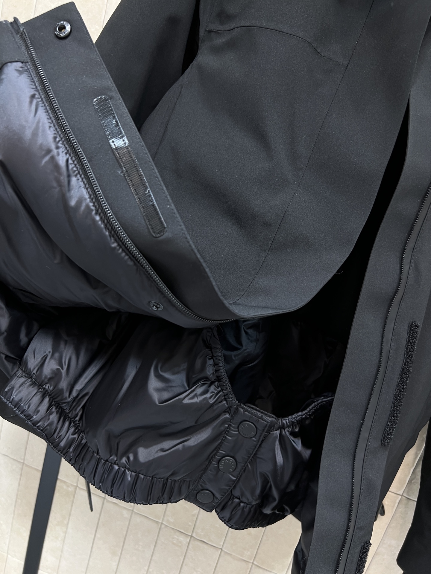 MO家 25秋冬新款 翻领收腰滑雪服外套 标志性大毛领+同色皮革腰带 轻松收束腰身 显瘦又有型！裁自富有