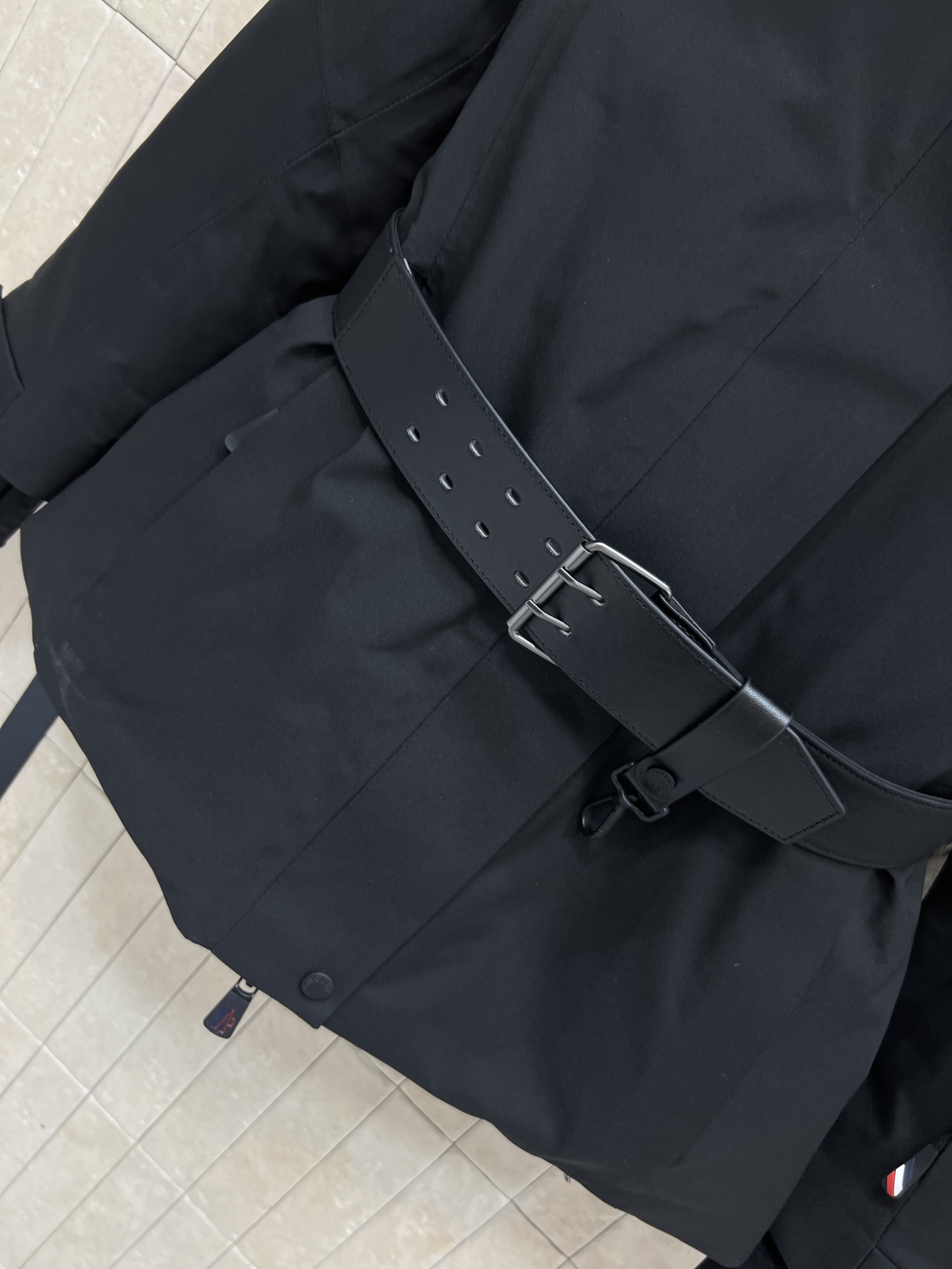 MO家 25秋冬新款 翻领收腰滑雪服外套 标志性大毛领+同色皮革腰带 轻松收束腰身 显瘦又有型！裁自富有