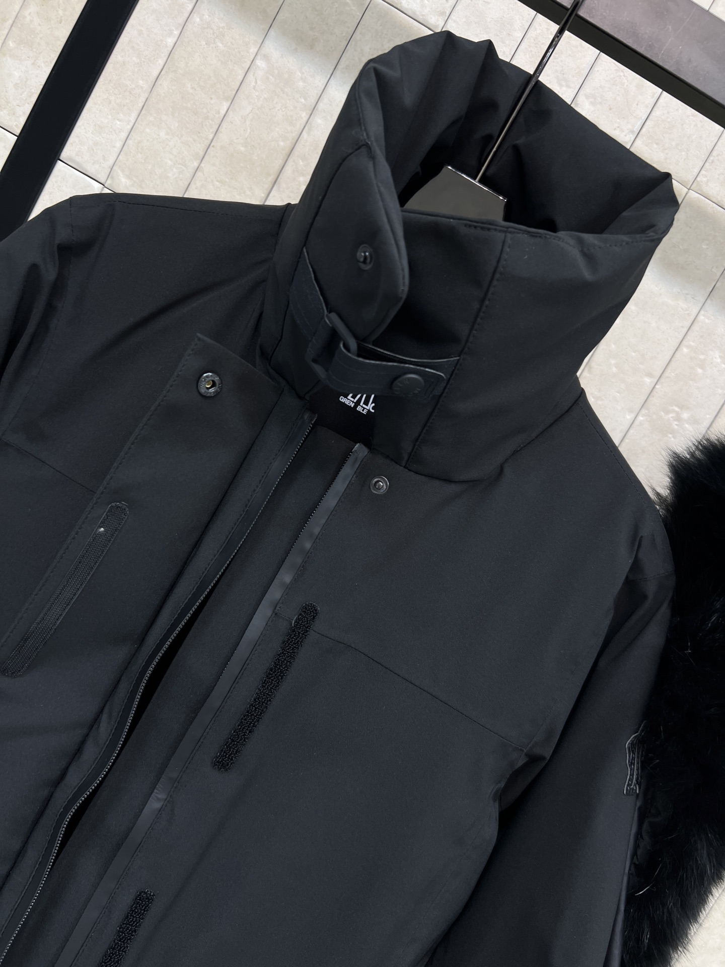 MO家 25秋冬新款 翻领收腰滑雪服外套 标志性大毛领+同色皮革腰带 轻松收束腰身 显瘦又有型！裁自富有