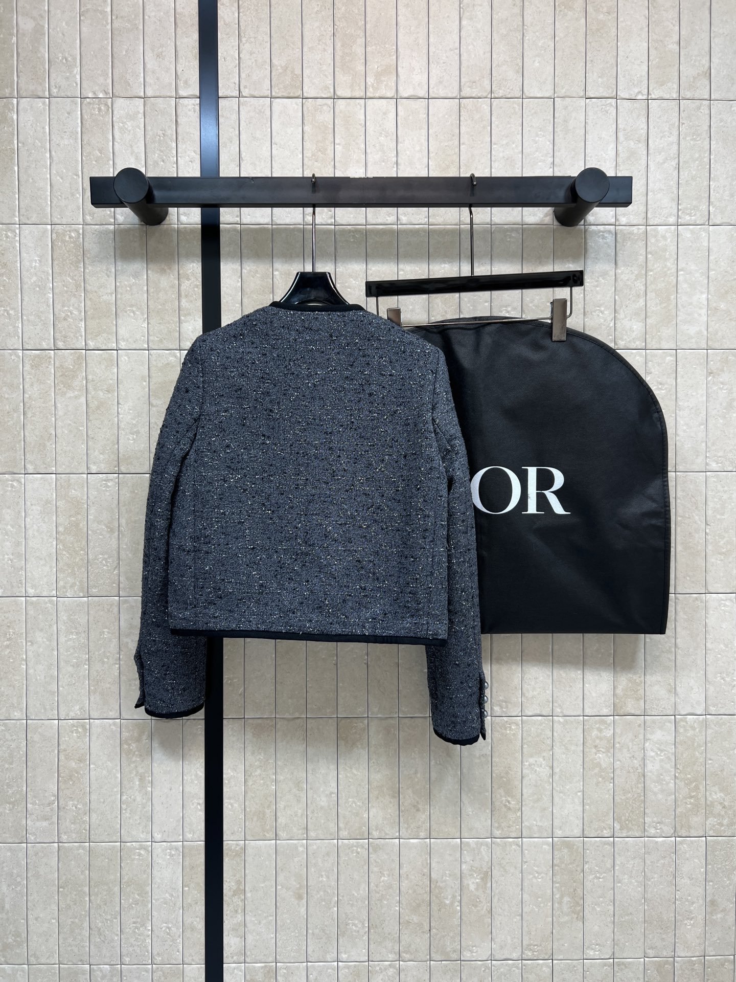 D家 25秋冬新款 圆领小香风小外套 经典圆领短款设计 手工纺粗花呢+闪银线 低调奢华感满满 经典CD珍