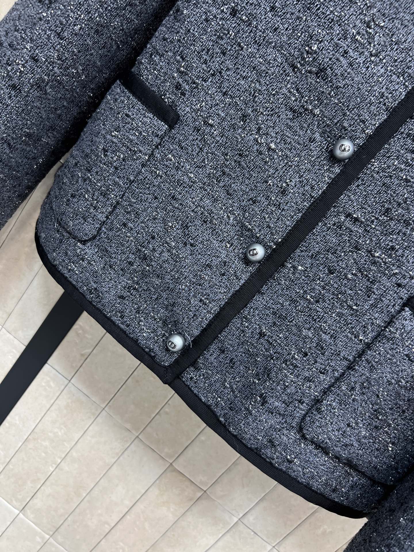 D家 25秋冬新款 圆领小香风小外套 经典圆领短款设计 手工纺粗花呢+闪银线 低调奢华感满满 经典CD珍