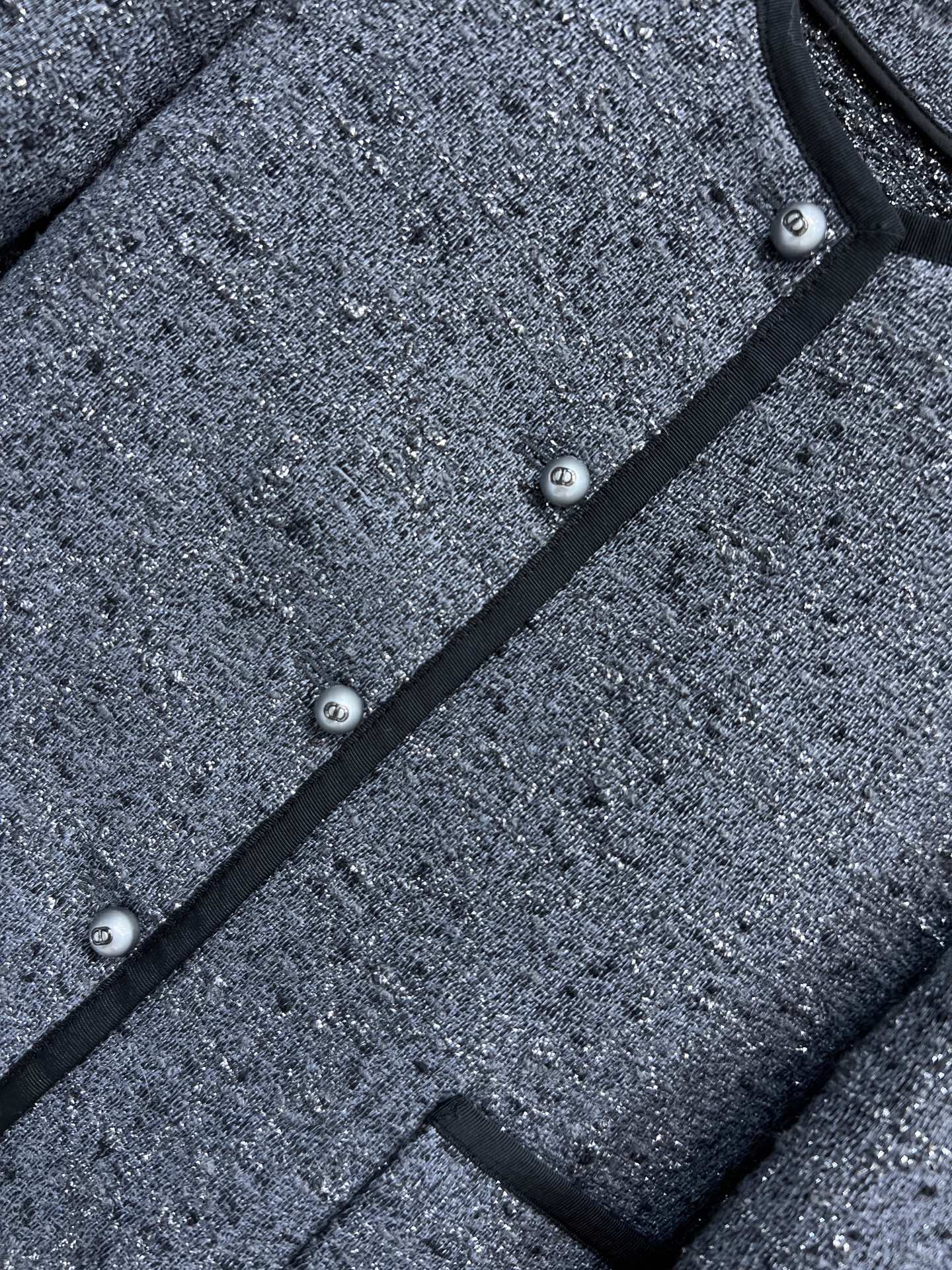 D家 25秋冬新款 圆领小香风小外套 经典圆领短款设计 手工纺粗花呢+闪银线 低调奢华感满满 经典CD珍