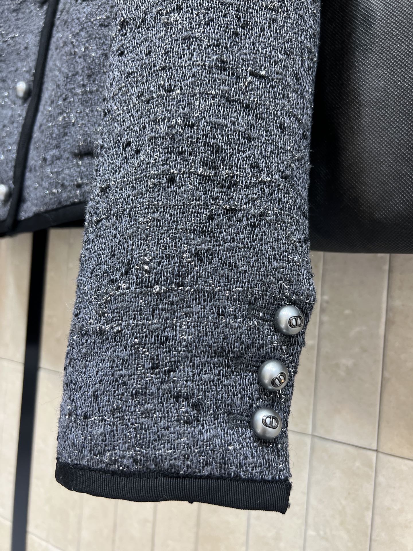 D家 25秋冬新款 圆领小香风小外套 经典圆领短款设计 手工纺粗花呢+闪银线 低调奢华感满满 经典CD珍