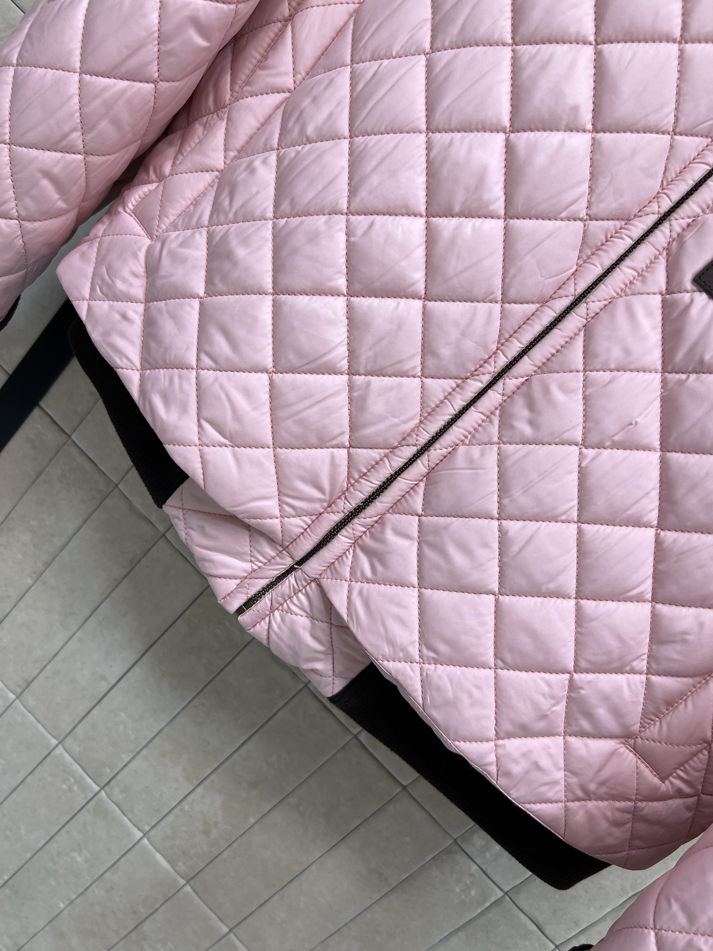 LW家 25秋冬新款 粉色菱格绗缝棉服 经典菱形绗缝+灯芯绒领口袖口 复古又时髦！夹棉设计防风保暖效果超