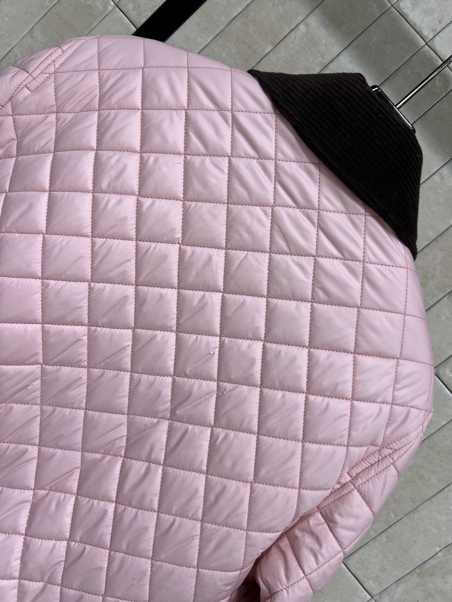 LW家 25秋冬新款 粉色菱格绗缝棉服 经典菱形绗缝+灯芯绒领口袖口 复古又时髦！夹棉设计防风保暖效果超