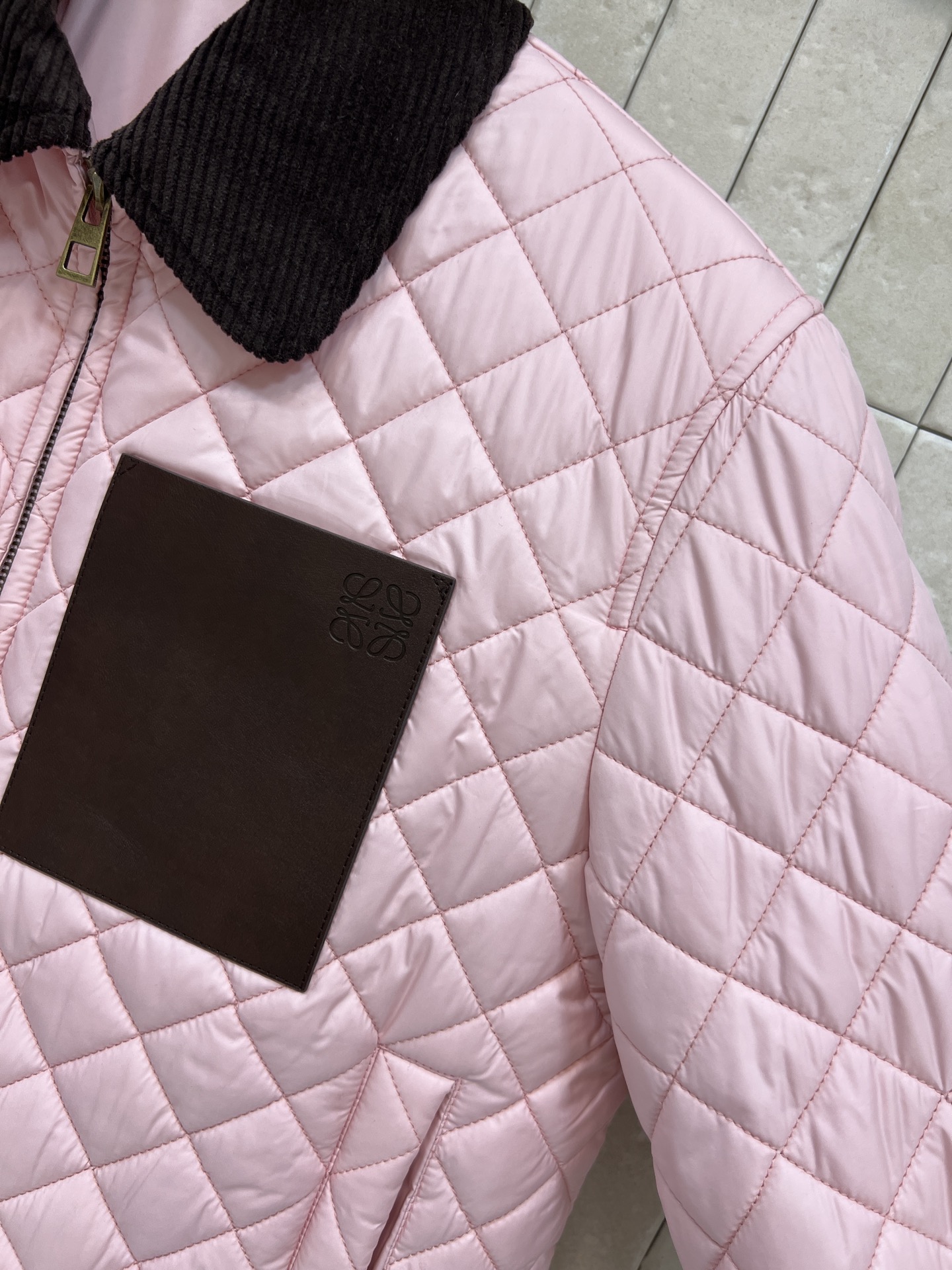 LW家 25秋冬新款 粉色菱格绗缝棉服 经典菱形绗缝+灯芯绒领口袖口 复古又时髦！夹棉设计防风保暖效果超