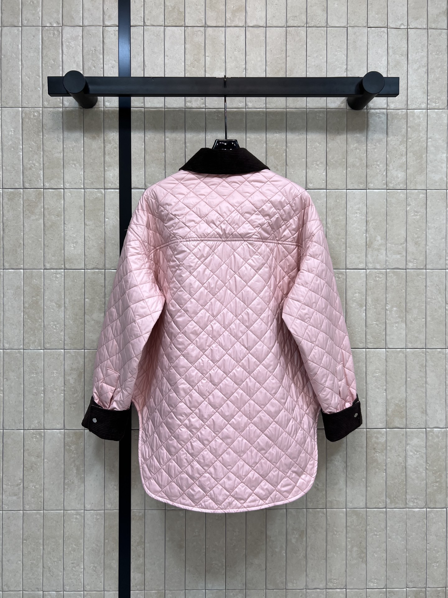 LW家 25秋冬新款 粉色菱格绗缝衬式棉服 经典菱形绗缝+灯芯绒领口袖口 复古又时髦！夹棉设计防风保暖效