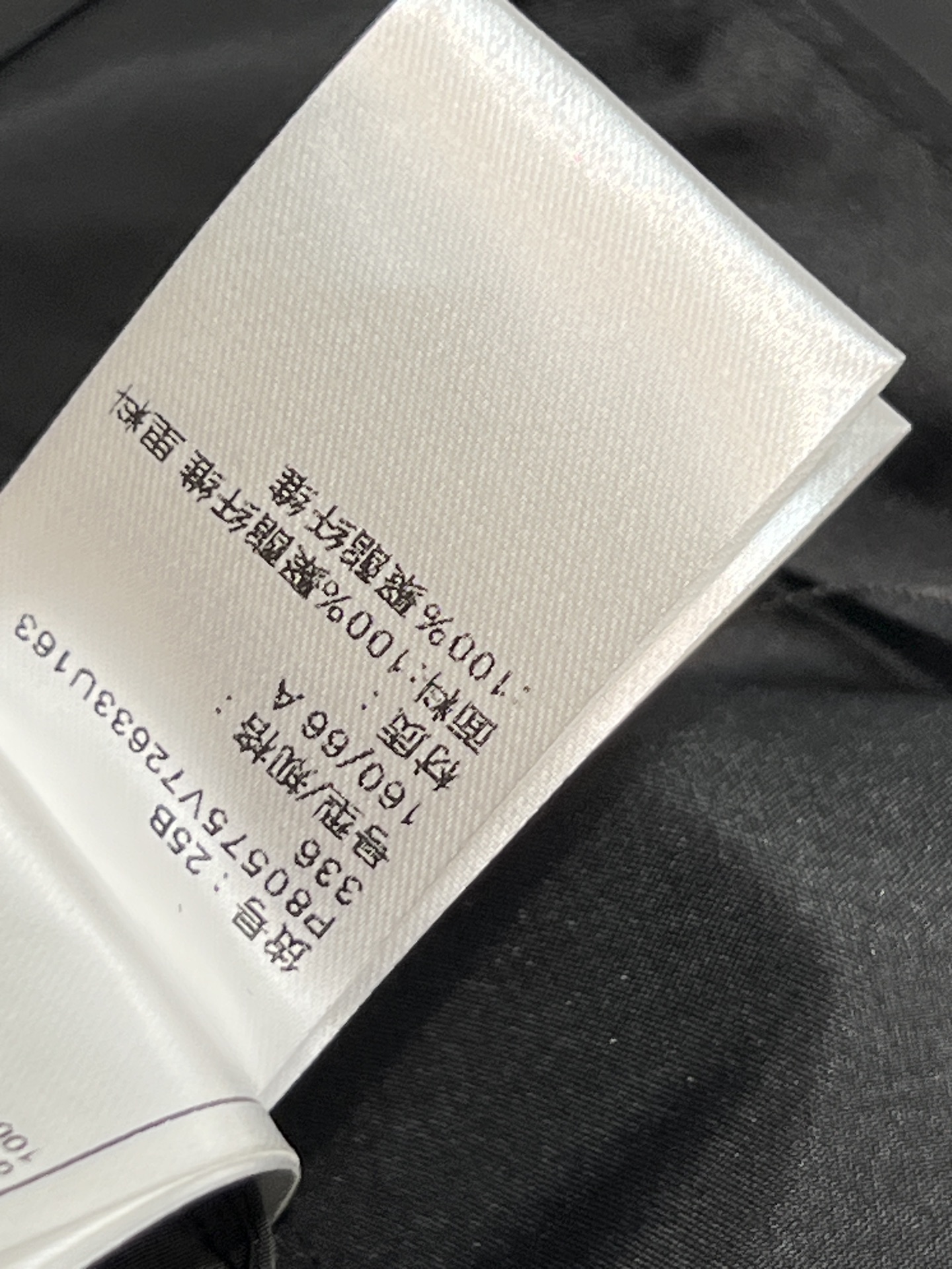 小香家 26早春新款 黑色百褶半身裙 质地挺括有型 经典百褶设计 优雅又有层次感 无论通勤还是正式场合都