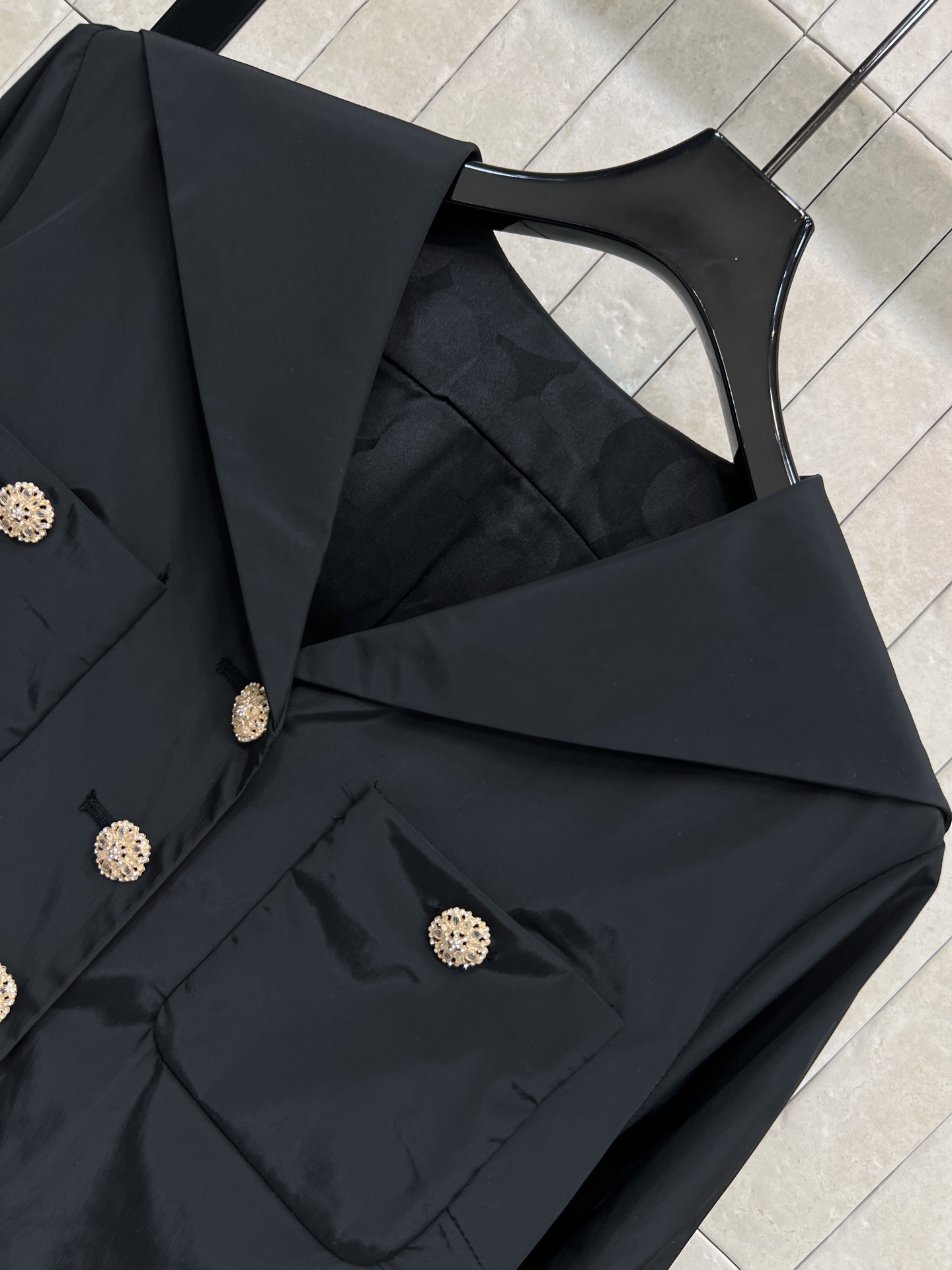 小香家 26早春新款 海军领黑色外套 经典小香风设计 金色双排扣装饰 优雅复古气质满分 袖口和下摆点缀金