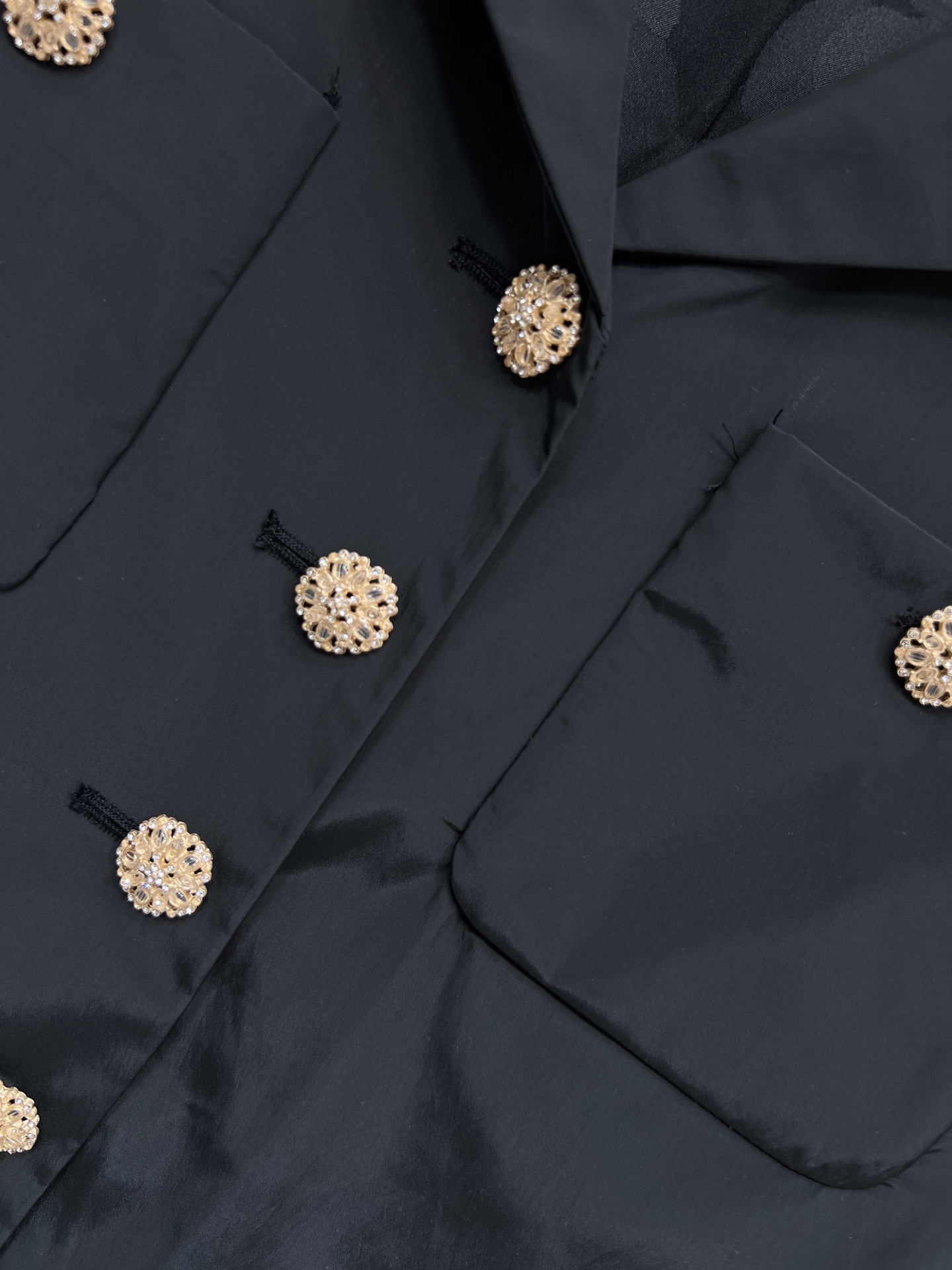 小香家 26早春新款 海军领黑色外套 经典小香风设计 金色双排扣装饰 优雅复古气质满分 袖口和下摆点缀金