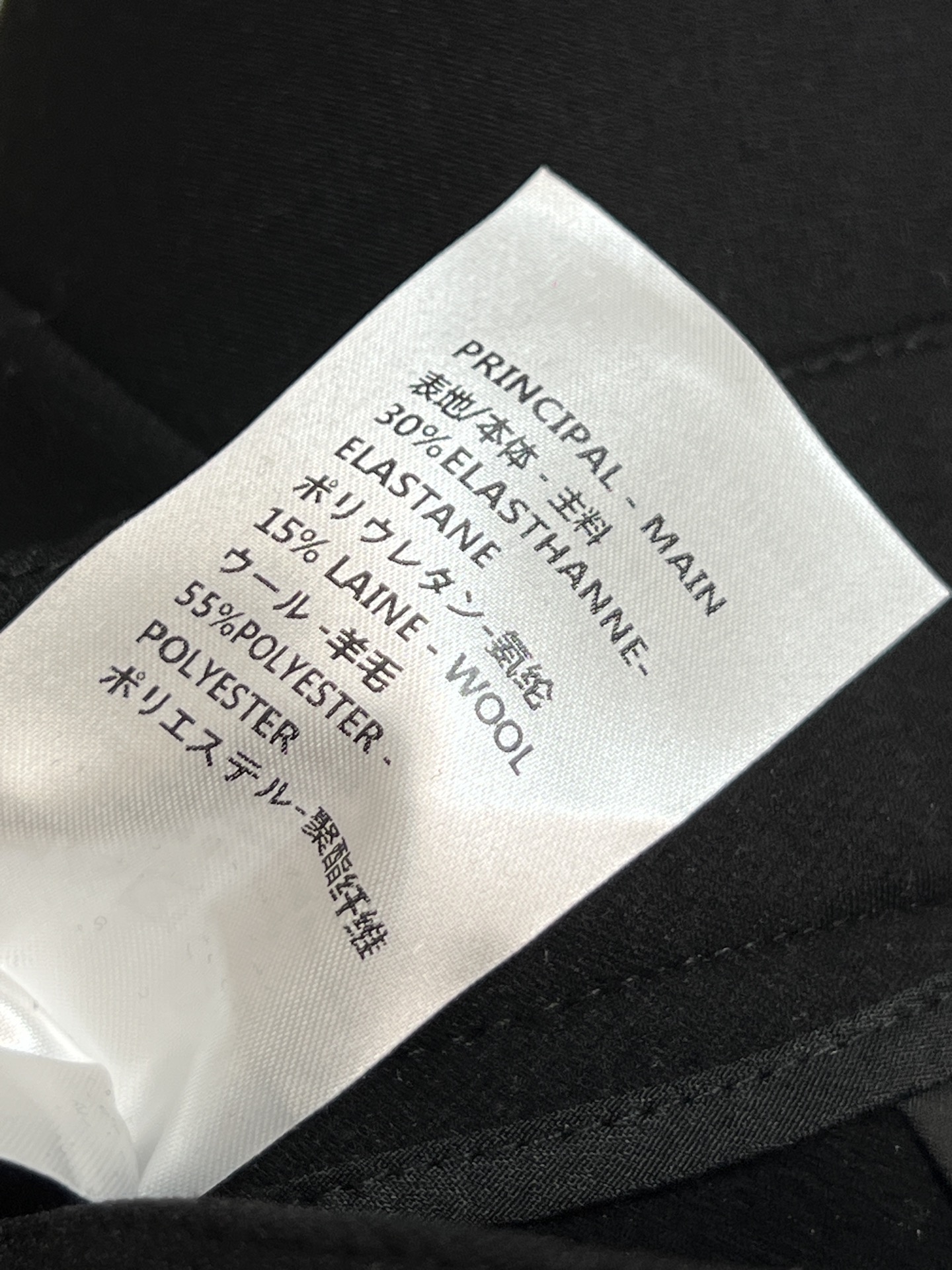 L家 25秋冬新款 徽标刺绣紧身裤 黑色主色调 左腿有品牌标志刺绣 简约又有辨识度 高弹力面料 穿着舒适