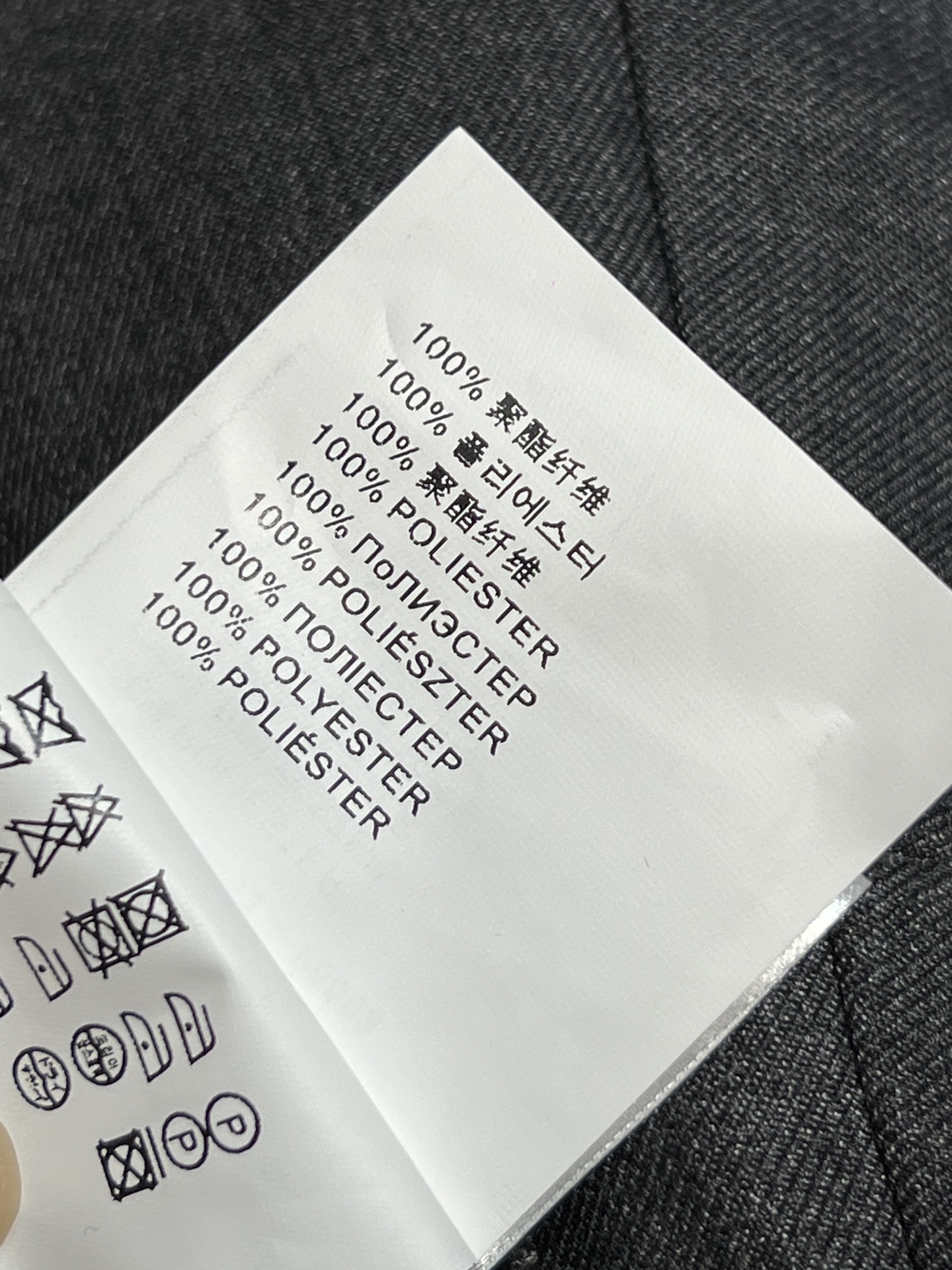 MIU家 25秋冬新款 高腰压褶半身裙 西装面料 质地厚实保暖 秋冬穿超合适！高腰A字版型+经典压褶设计