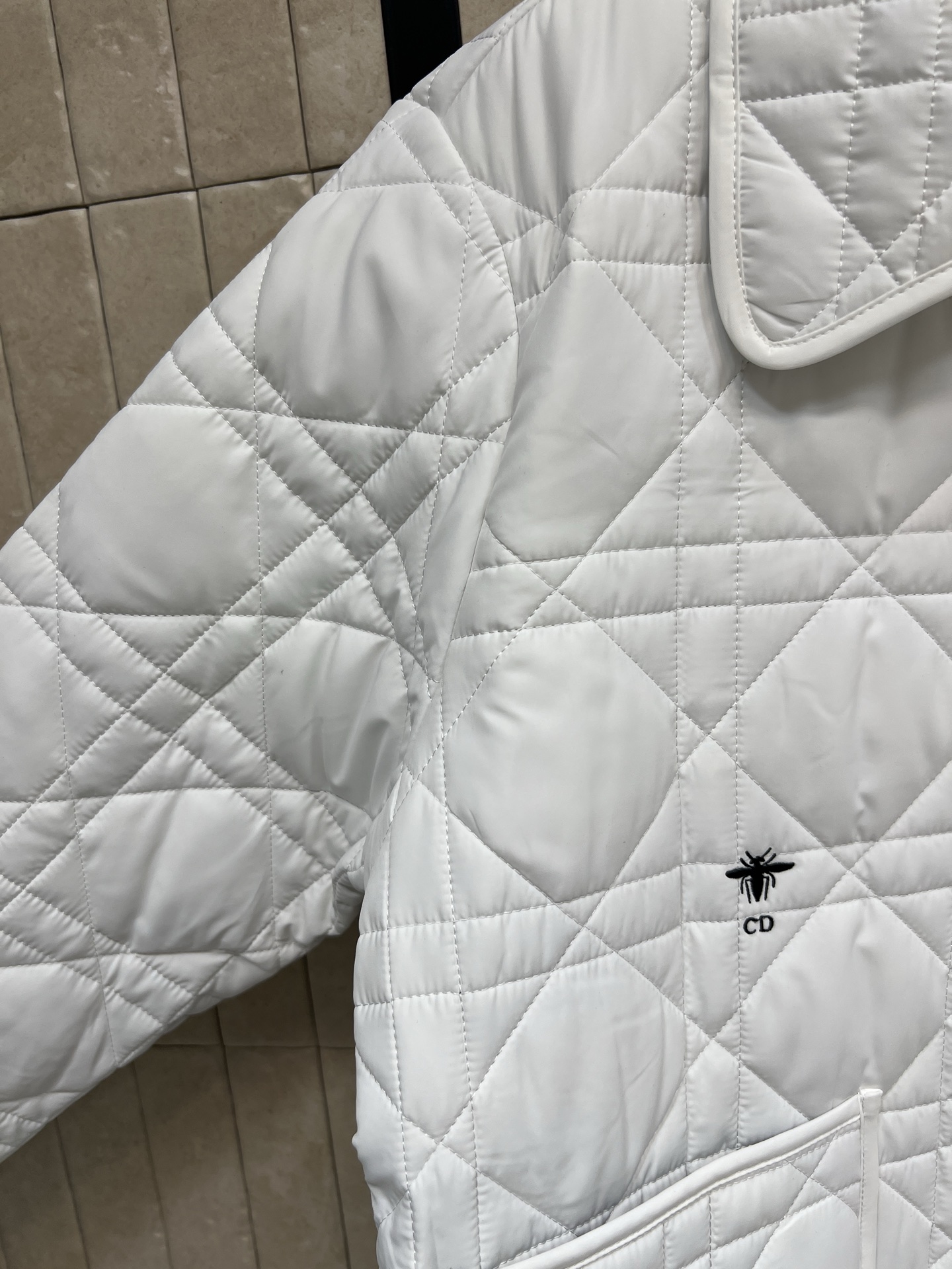 D家 25秋冬新款 丛林印花系列棉服 经典菱格纹+翻领设计 优雅又有辨识度 高品质聚酯纤维填充 轻盈保暖