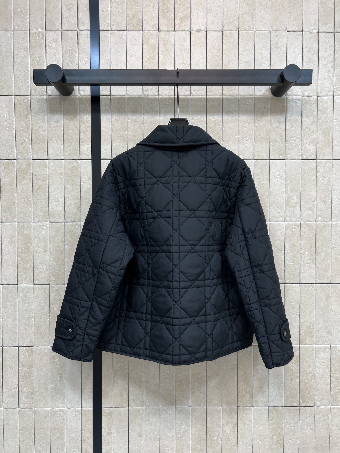 D家 25秋冬新款 丛林印花系列棉服 经典菱格纹+翻领设计 优雅又有辨识度 高品质聚酯纤维填充 轻盈保暖