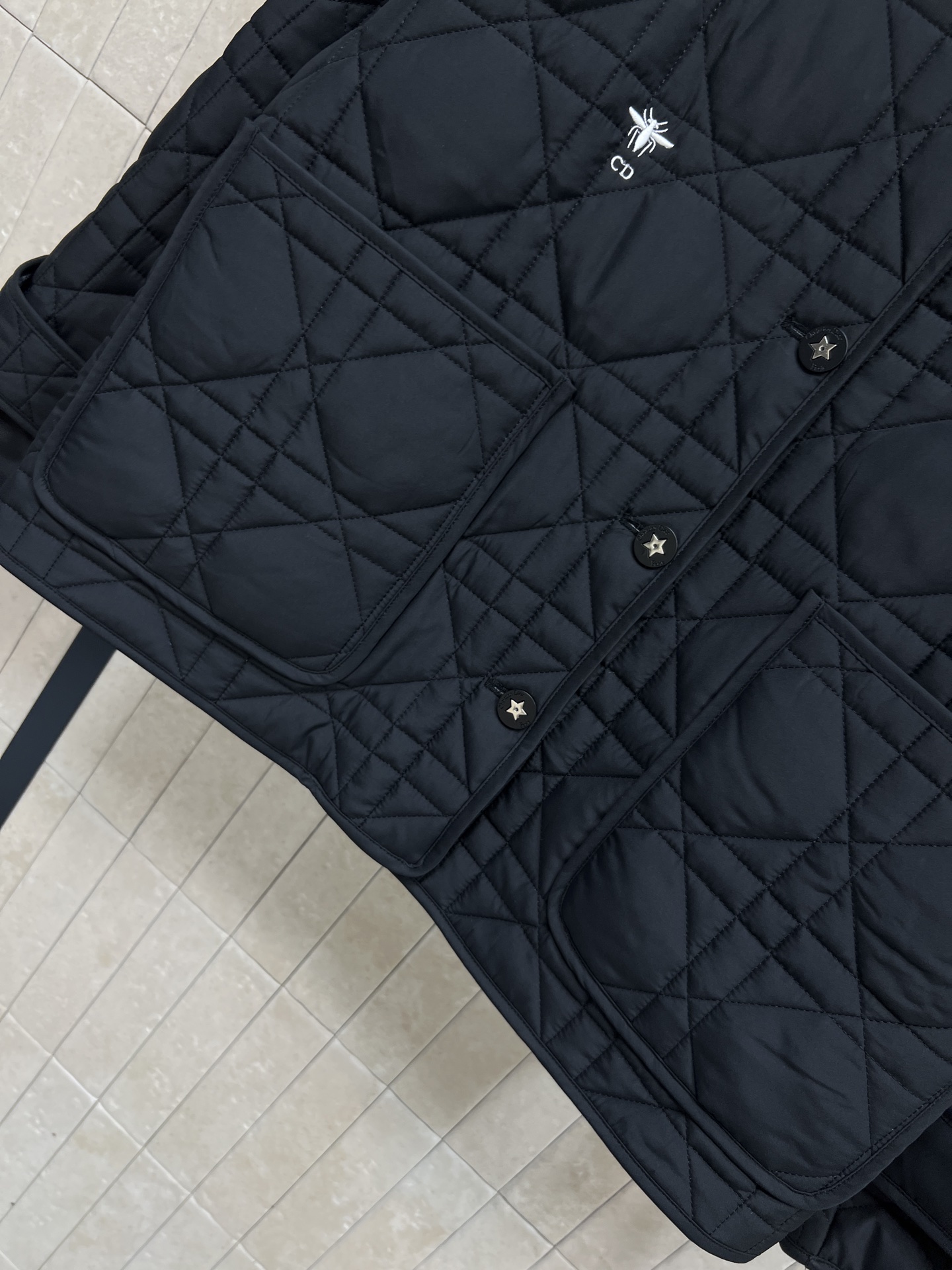 D家 25秋冬新款 丛林印花系列棉服 经典菱格纹+翻领设计 优雅又有辨识度 高品质聚酯纤维填充 轻盈保暖