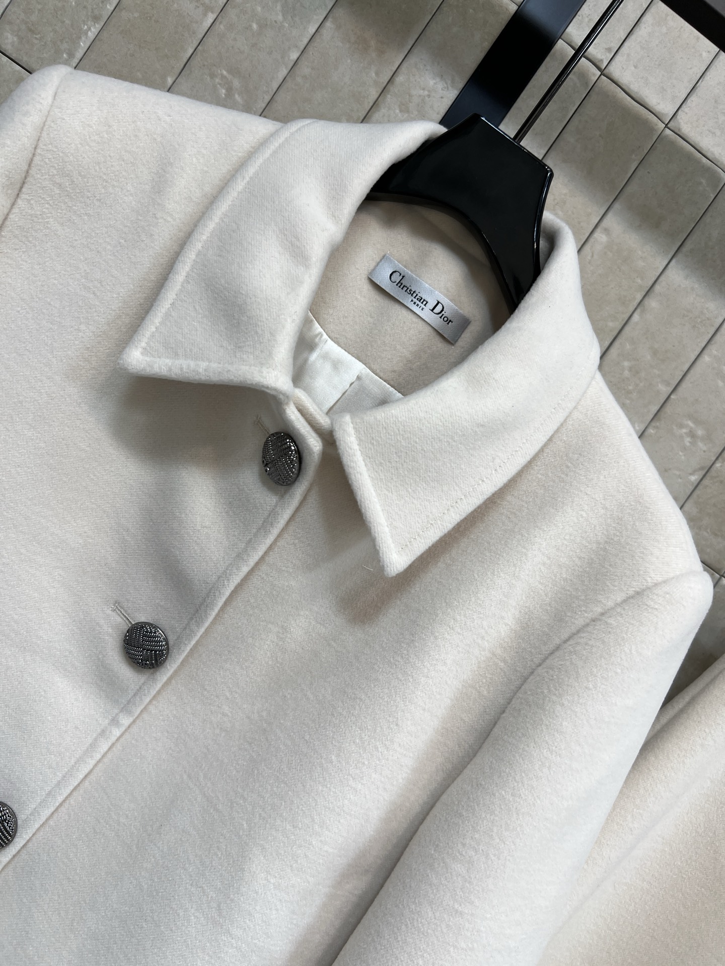 D家 25秋冬新款 白色毛呢套装 翻领长袖小外套+高腰半身裙 米白色毛呢材质 质地厚实垂感好 秋冬穿超合