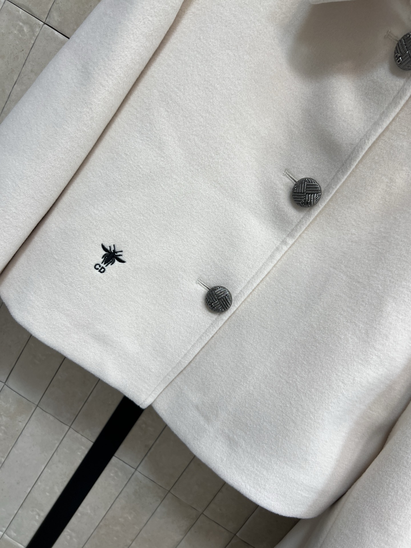 D家 25秋冬新款 白色毛呢套装 翻领长袖小外套+高腰半身裙 米白色毛呢材质 质地厚实垂感好 秋冬穿超合