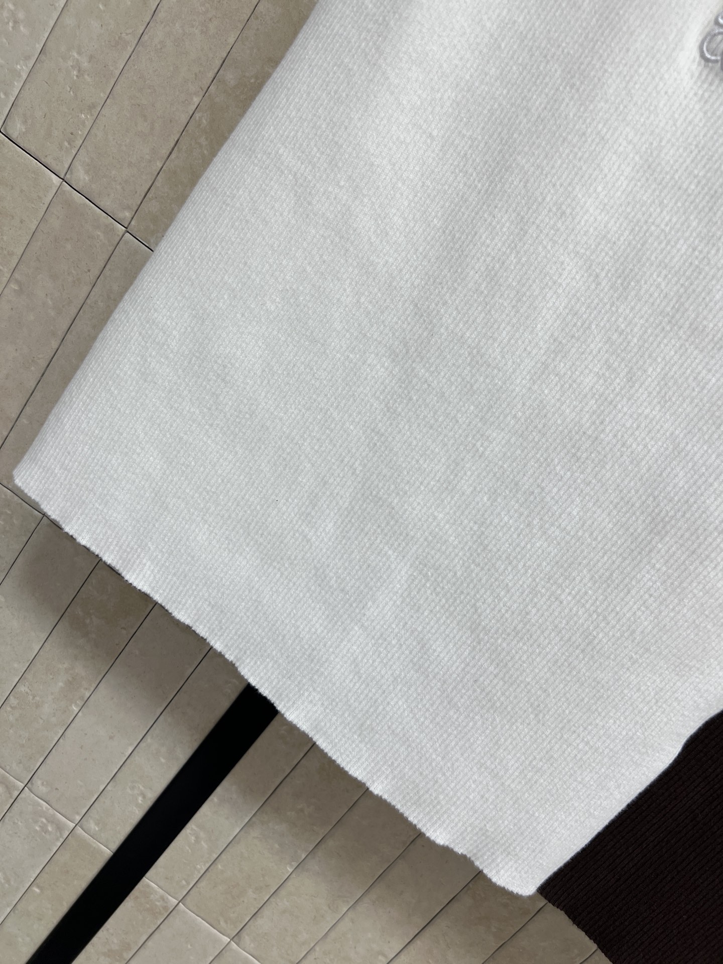 LW家 25秋冬新款 logo刺绣针织背心 采用柔软坑条针织工艺 修身版型超显身材 胸前同色系刺绣log