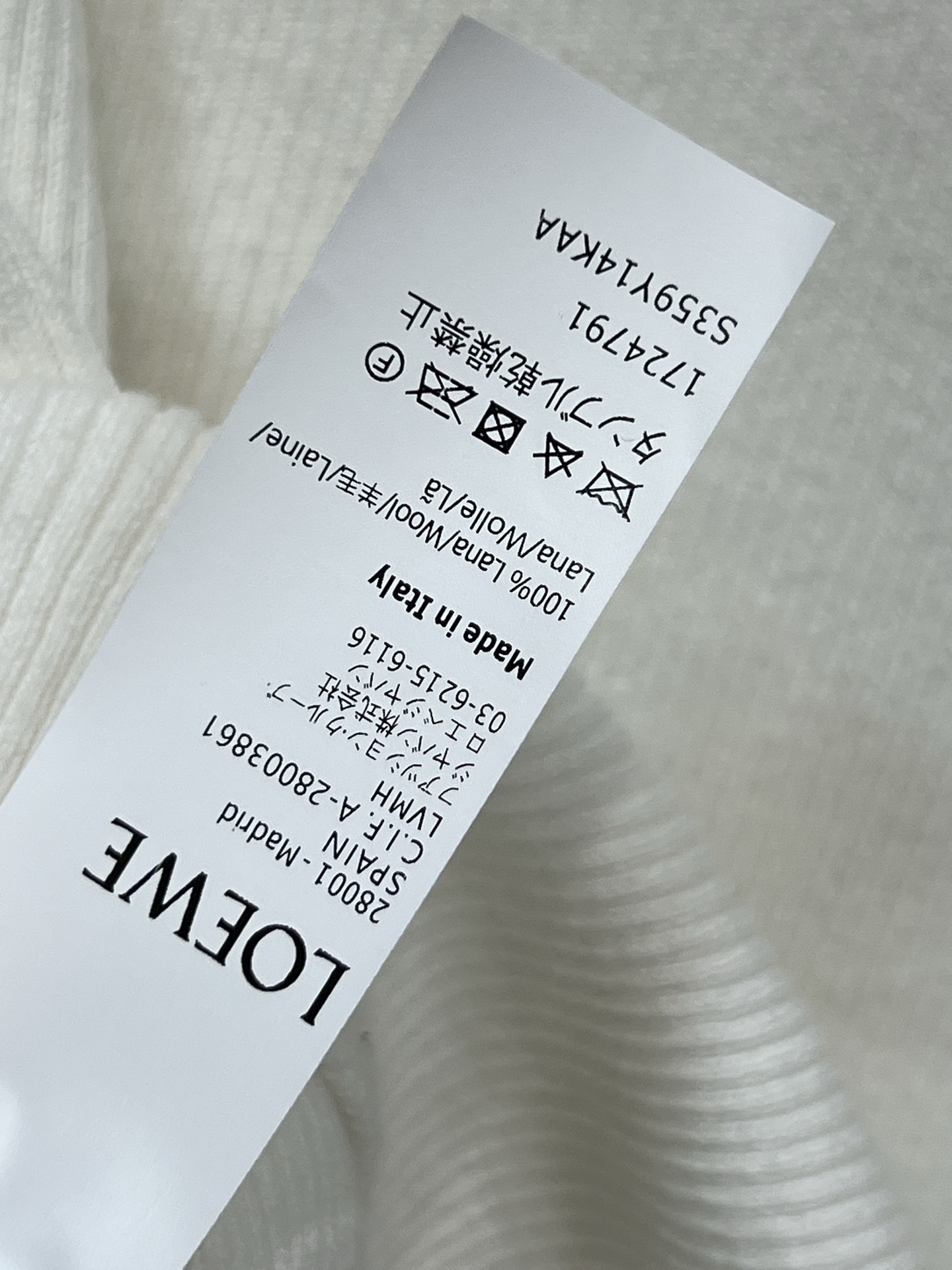 LW家 25秋冬新款 logo刺绣针织背心 采用柔软坑条针织工艺 修身版型超显身材 胸前同色系刺绣log