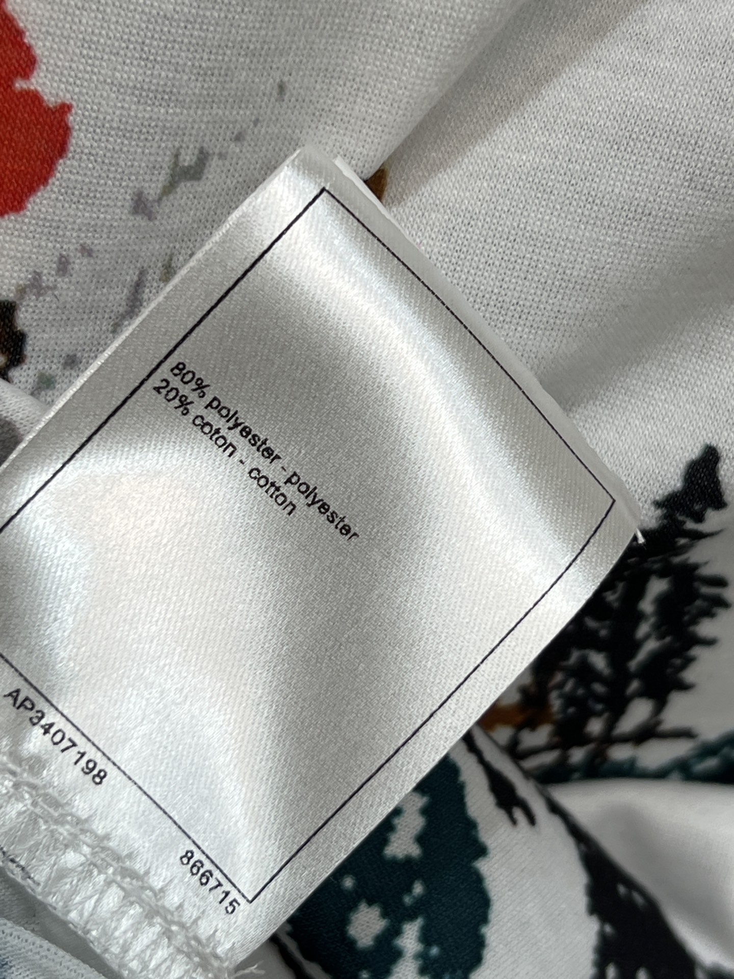 小香家 25秋冬新款 冬季森林主题印花打底衫 卡通图案超可爱 有雪景、树木、动物和小屋 氛围感满满 柔软