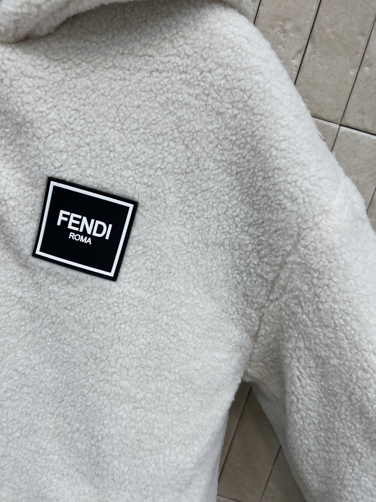 FD家 25秋冬新款 双面FF老花棉服 一面经典FF老花图案一面白色羊羔毛 一衣两穿超百搭！保暖力满分 