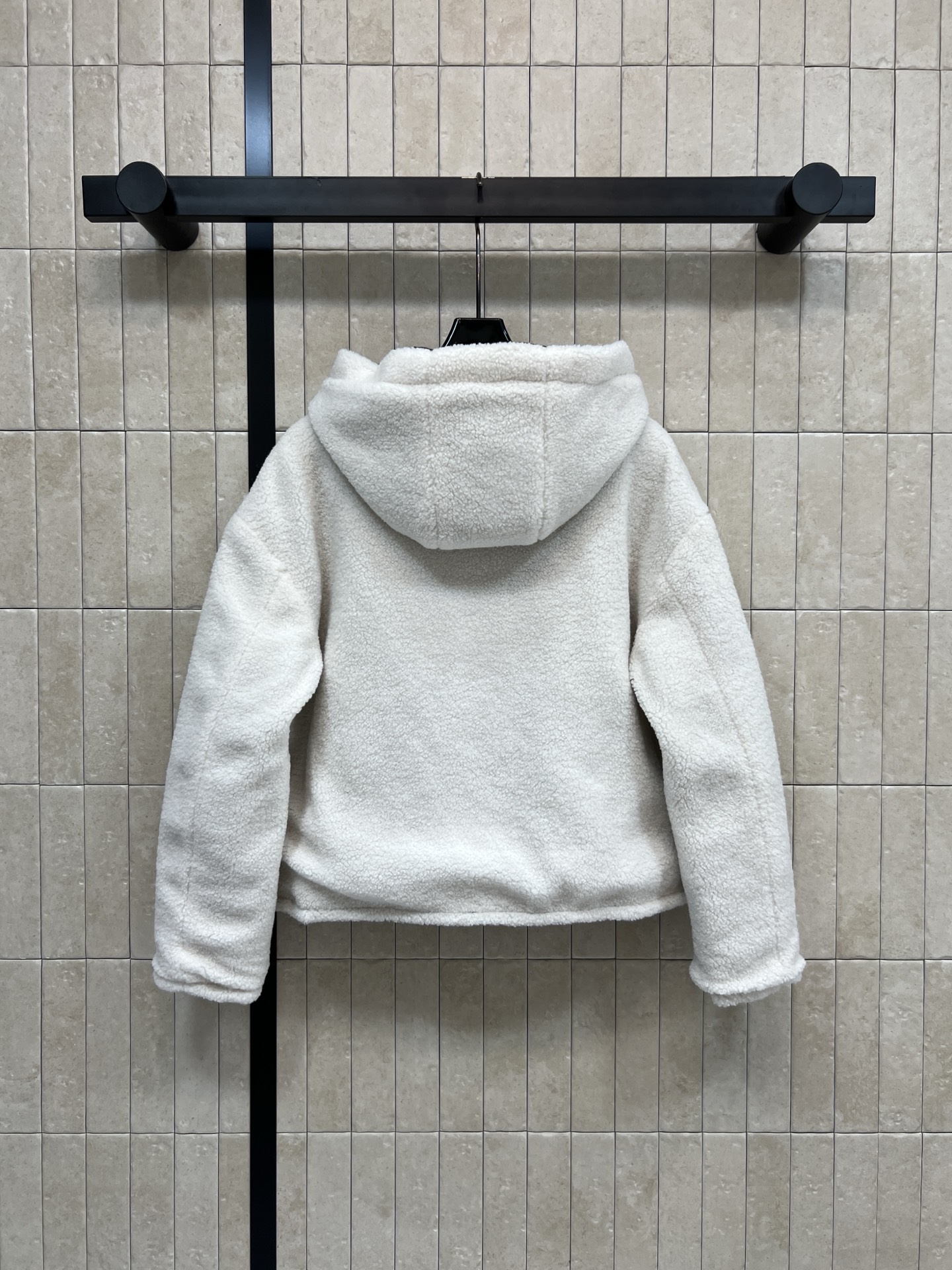 FD家 25秋冬新款 双面FF老花棉服 一面经典FF老花图案一面白色羊羔毛 一衣两穿超百搭！保暖力满分 