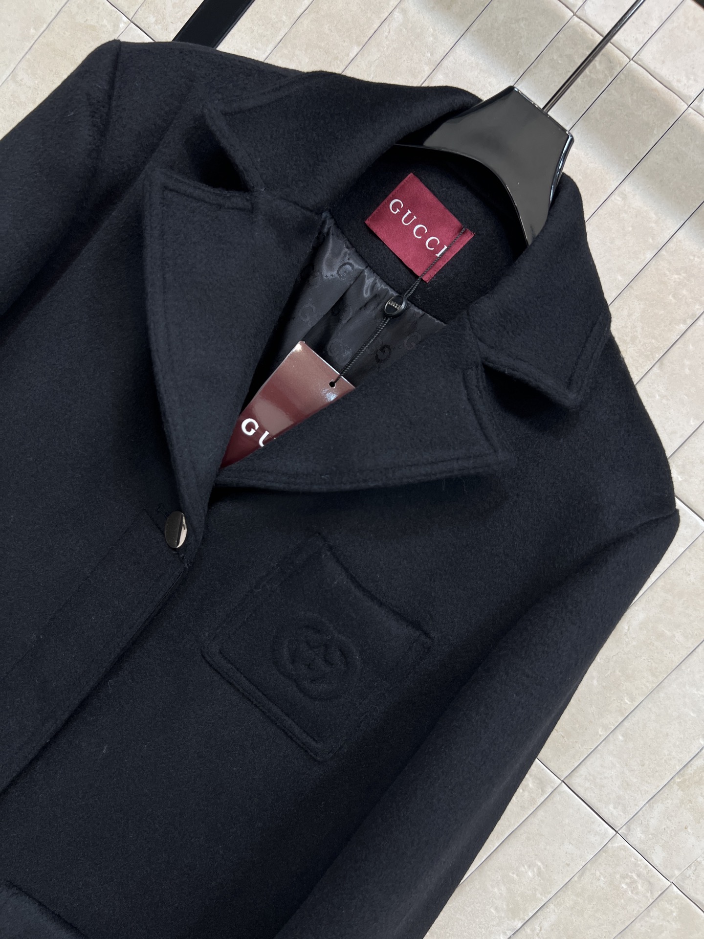 G家 26早春新款 黑色大衣 经典羊毛混纺 保暖又舒适 简约大气设计 胸前双G刺绣超有辨识度 翻领+对称