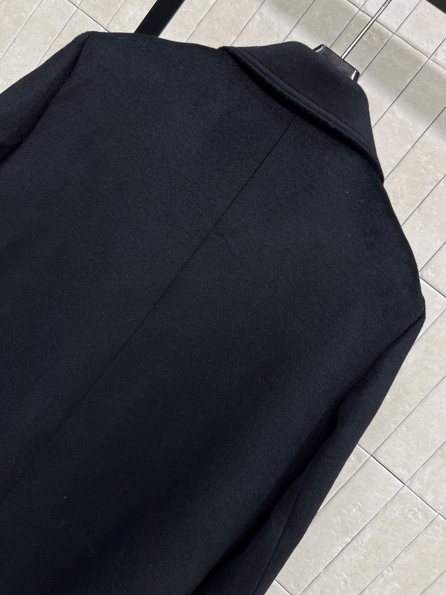 G家 26早春新款 黑色大衣 经典羊毛混纺 保暖又舒适 简约大气设计 胸前双G刺绣超有辨识度 翻领+对称