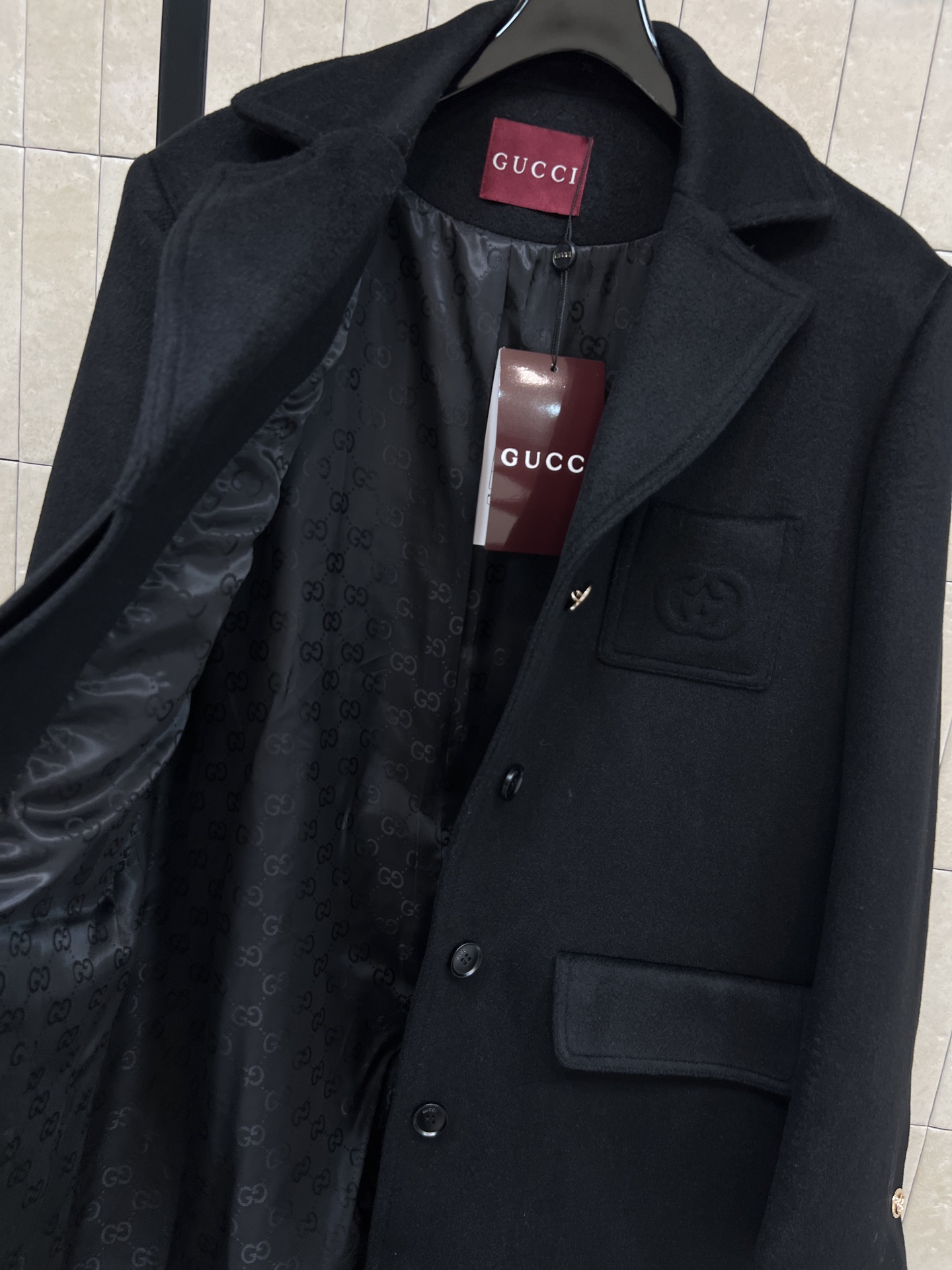 G家 26早春新款 黑色大衣 经典羊毛混纺 保暖又舒适 简约大气设计 胸前双G刺绣超有辨识度 翻领+对称