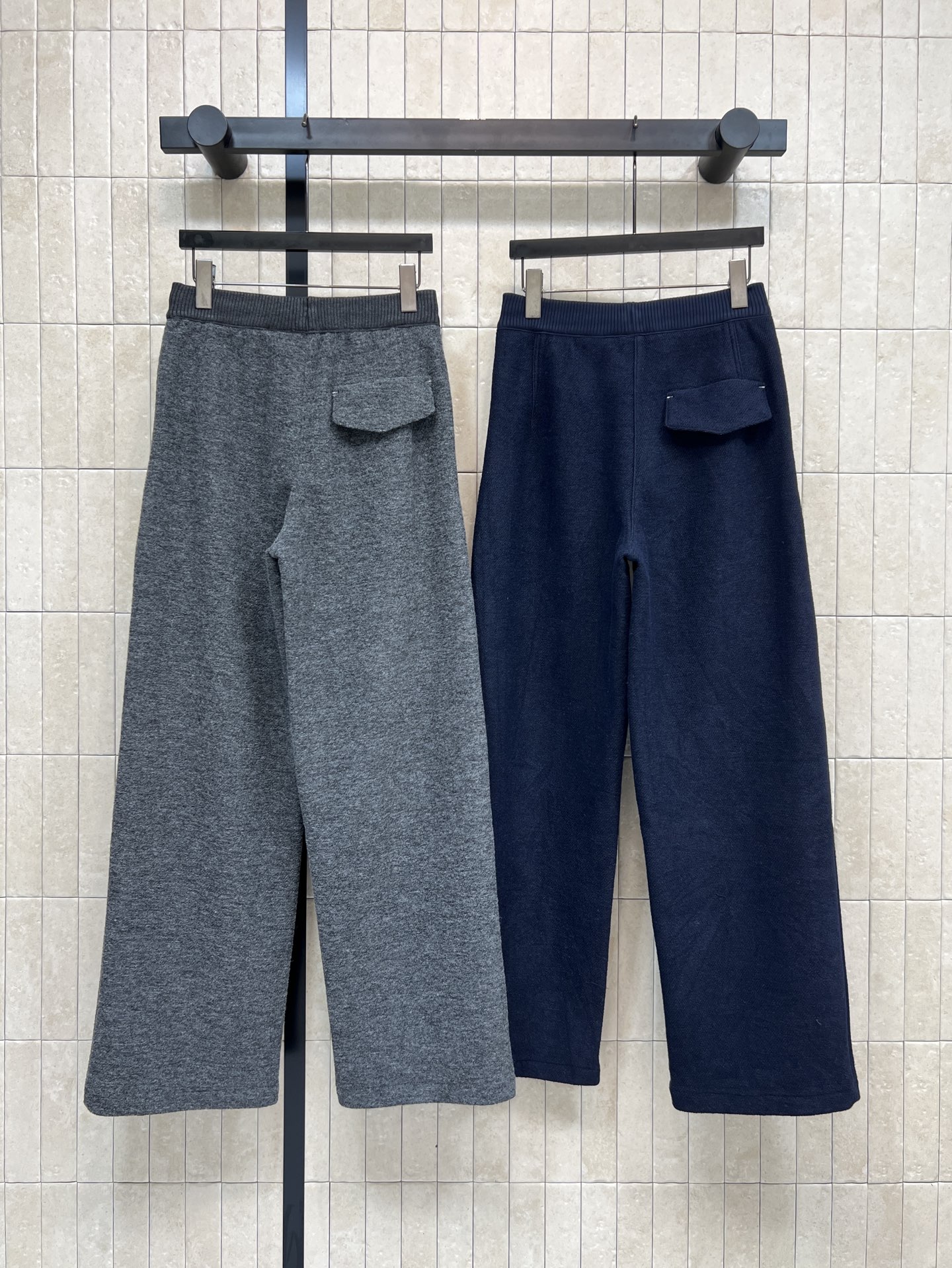 MIU家 25秋冬新款 撞色高腰阔腿裤 采用高品质羊绒混纺 柔软又保暖 秋冬穿超舒服！高腰阔腿设计 修饰