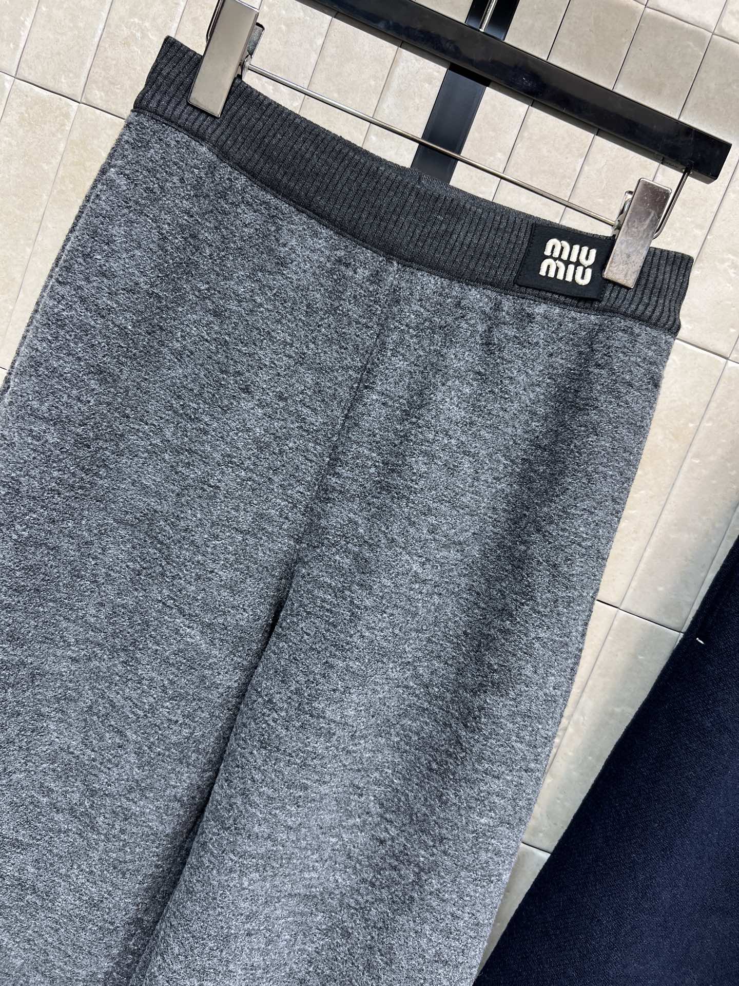 MIU家 25秋冬新款 撞色高腰阔腿裤 采用高品质羊绒混纺 柔软又保暖 秋冬穿超舒服！高腰阔腿设计 修饰