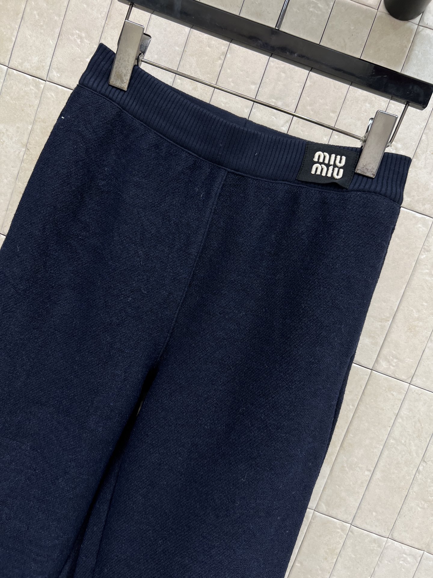 MIU家 25秋冬新款 撞色高腰阔腿裤 采用高品质羊绒混纺 柔软又保暖 秋冬穿超舒服！高腰阔腿设计 修饰