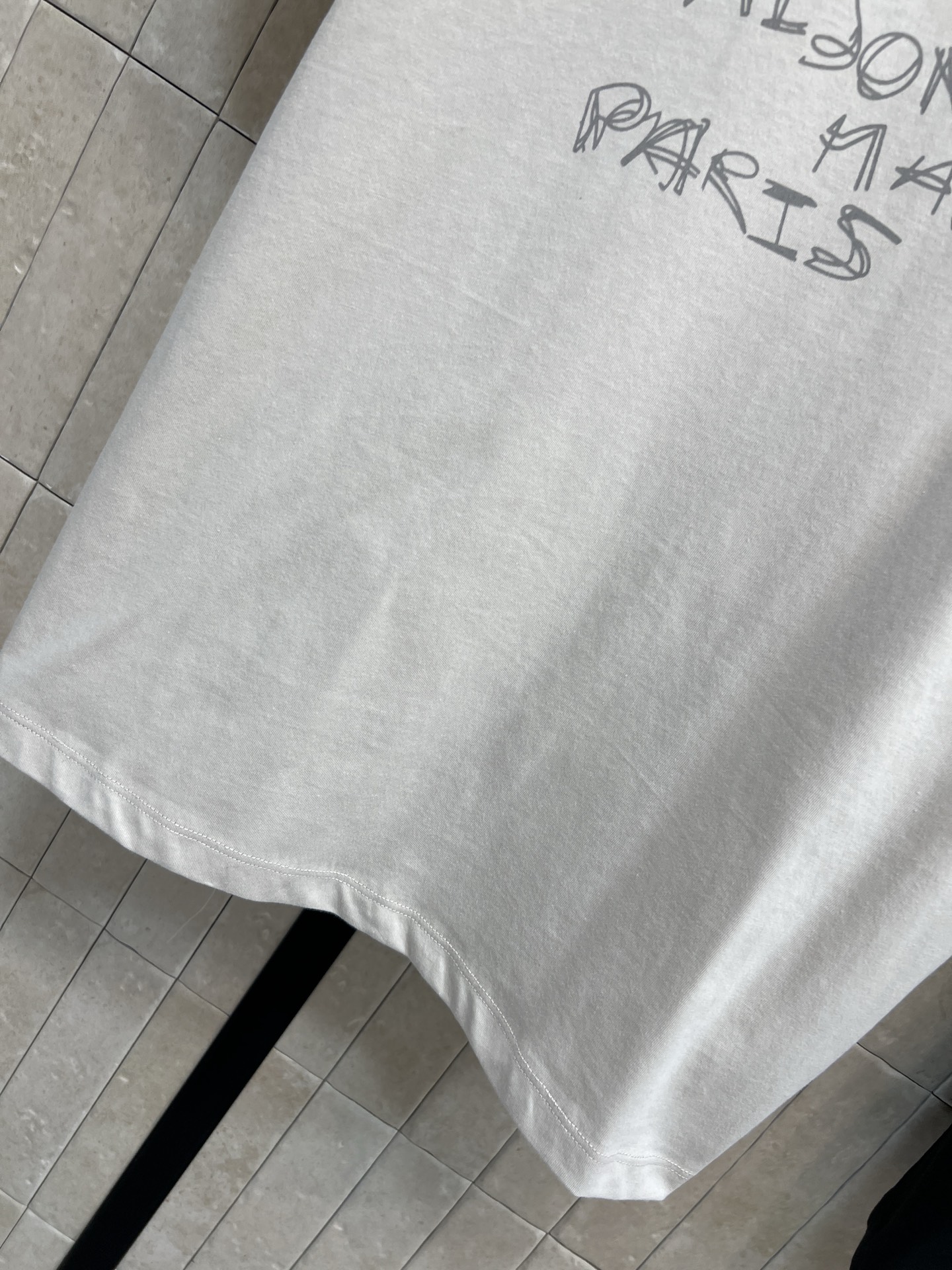 26春夏新款 数字印花短袖T恤 采用100%纯棉 柔软亲肤 透气性超棒！正面手写数字 品牌标识 涂鸦风格