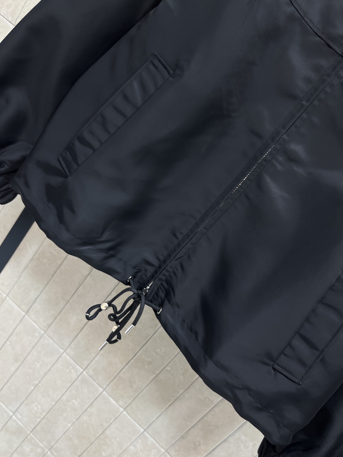 PD家 25秋冬新款 黑色连帽夹克外套 可拆卸连帽立领设计 轻薄尼龙材质 防风防水 日常出街或户外都很适