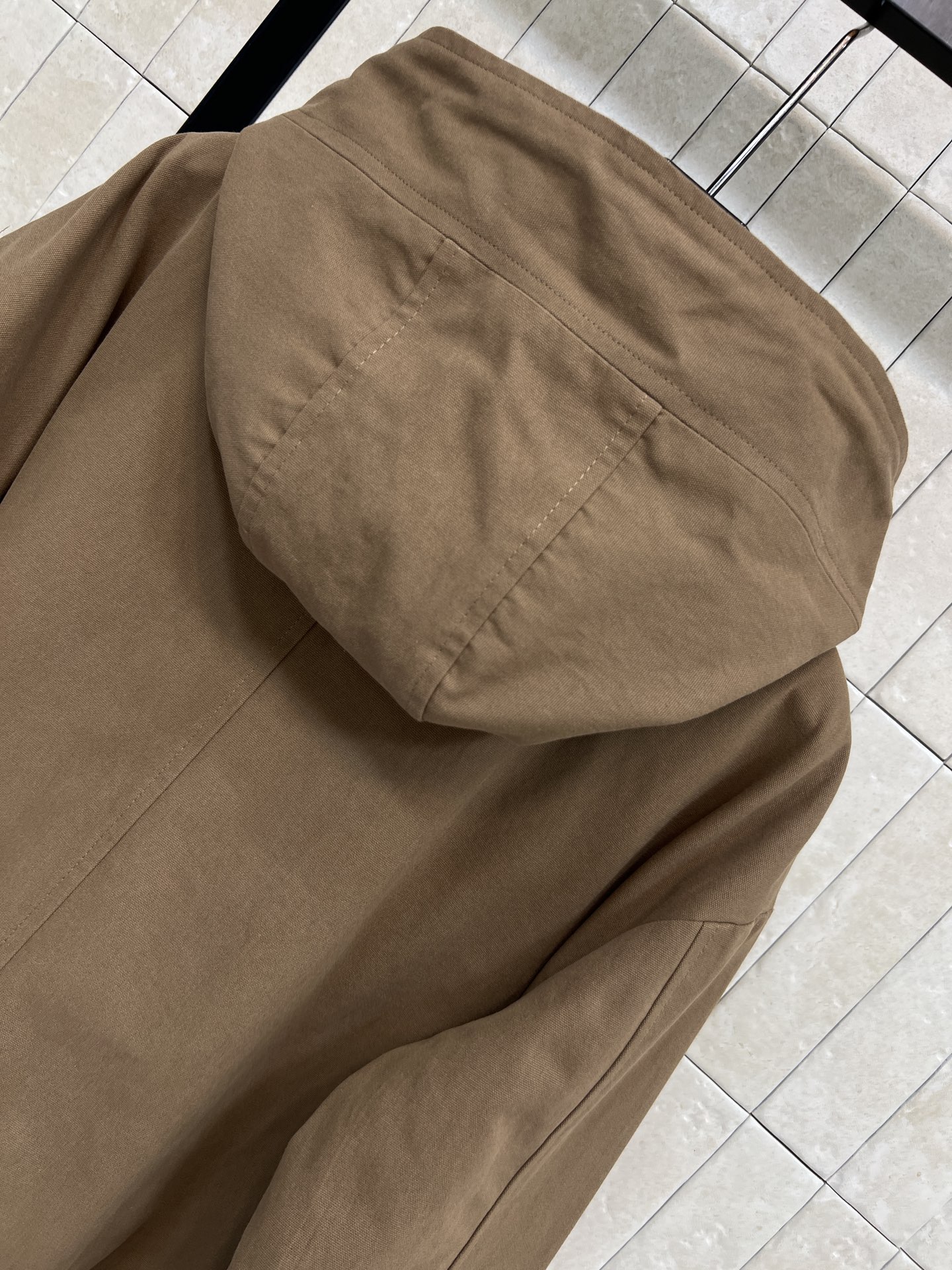 FD家 25秋冬新款 工装风连帽夹克 款宽松版型 棕色棉质面料 内衬FF标志图案 品牌感满满 连帽+金属