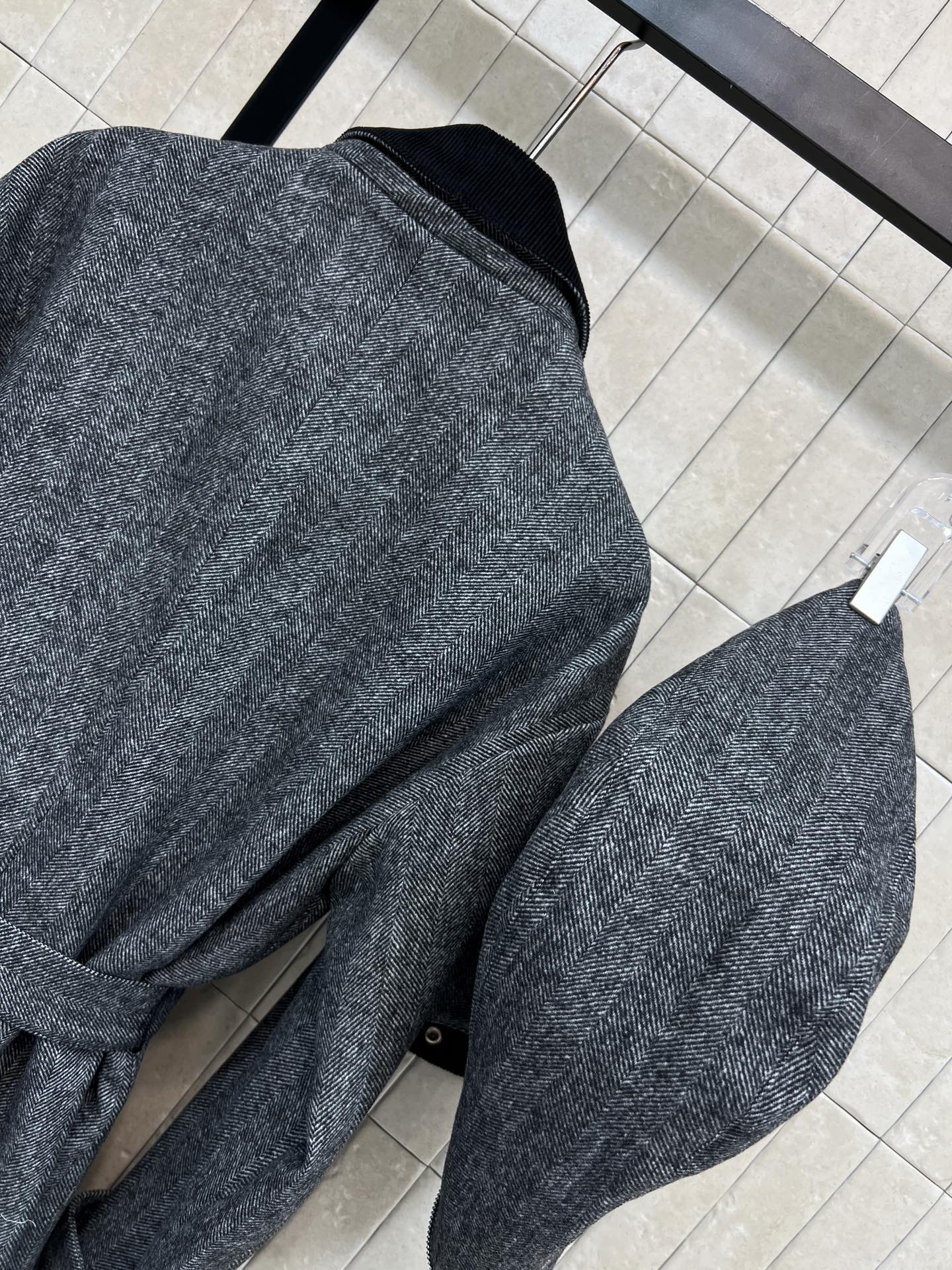 FD家 25秋冬新款 灰色羊毛风衣外套 经典花呢纹理 保暖又时髦！连帽+腰带设计 实用又显身材 金属纽扣