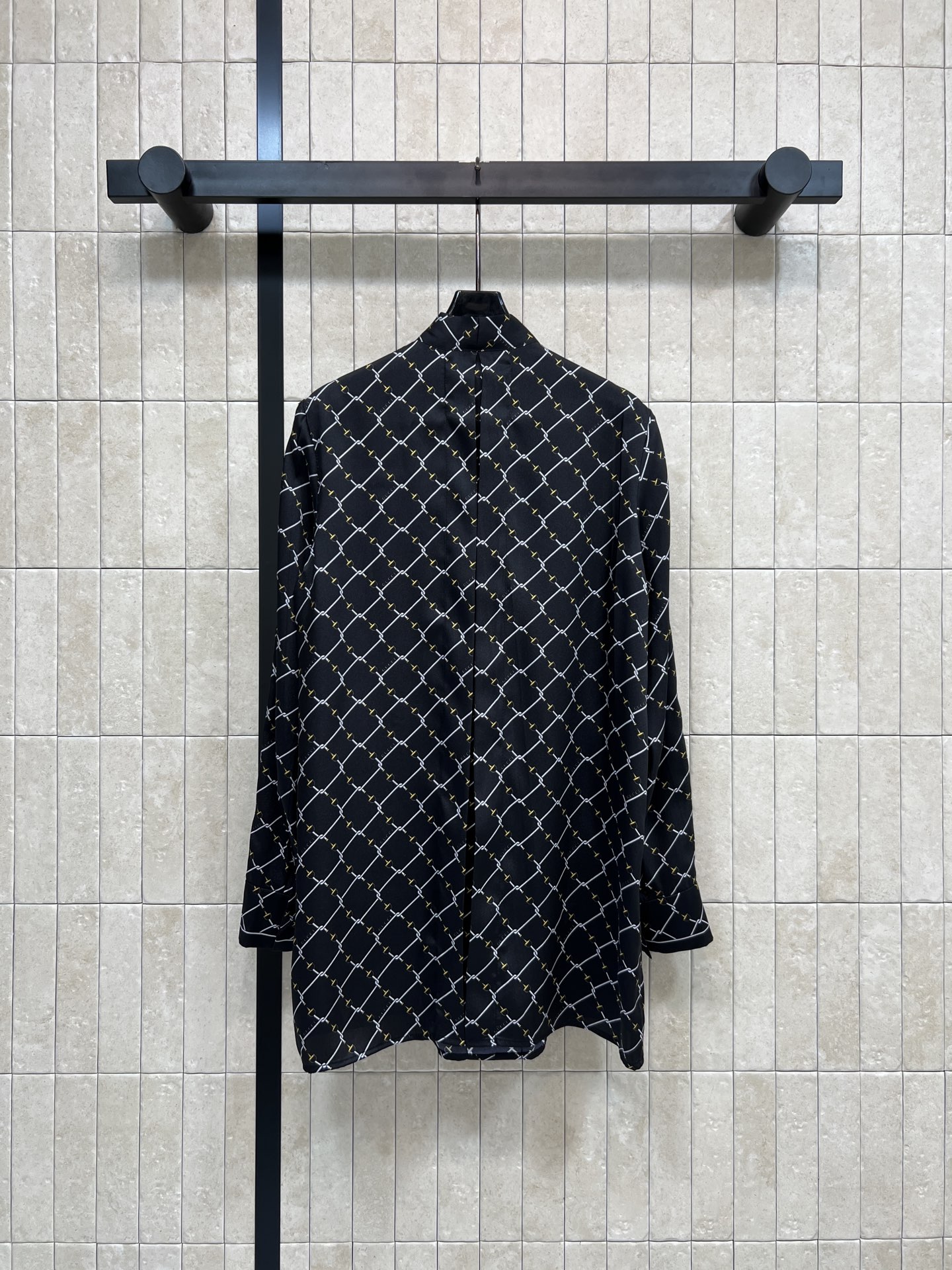 G家 26春夏新款 链条⛓️印花系带领衬衫 轻薄面料 穿着舒适透气 定制印花+领口系带设计 优雅又有细节